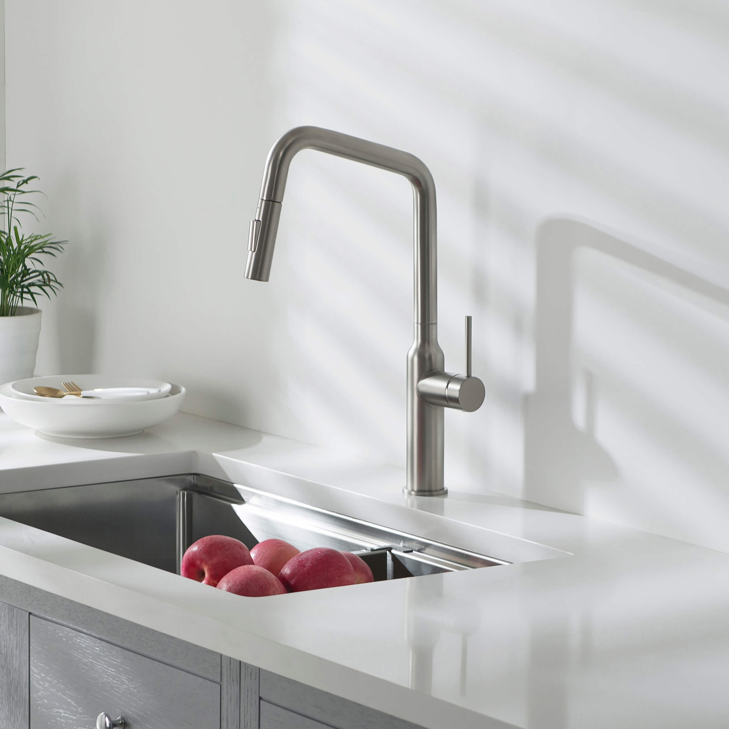Tampa Single Handle Pull Down Kitchen Sink Faucet