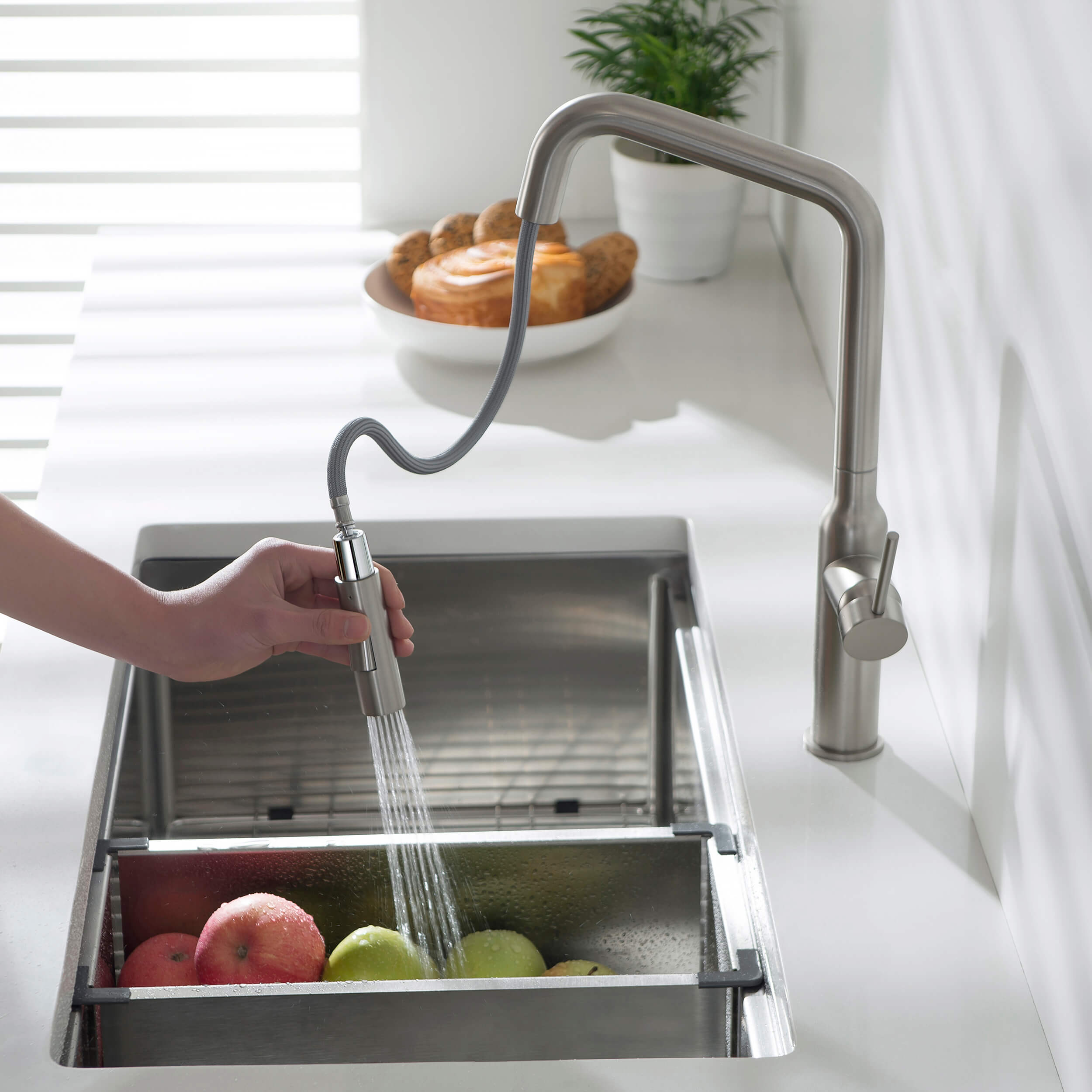 Tampa Single Handle Pull Down Kitchen Sink Faucet