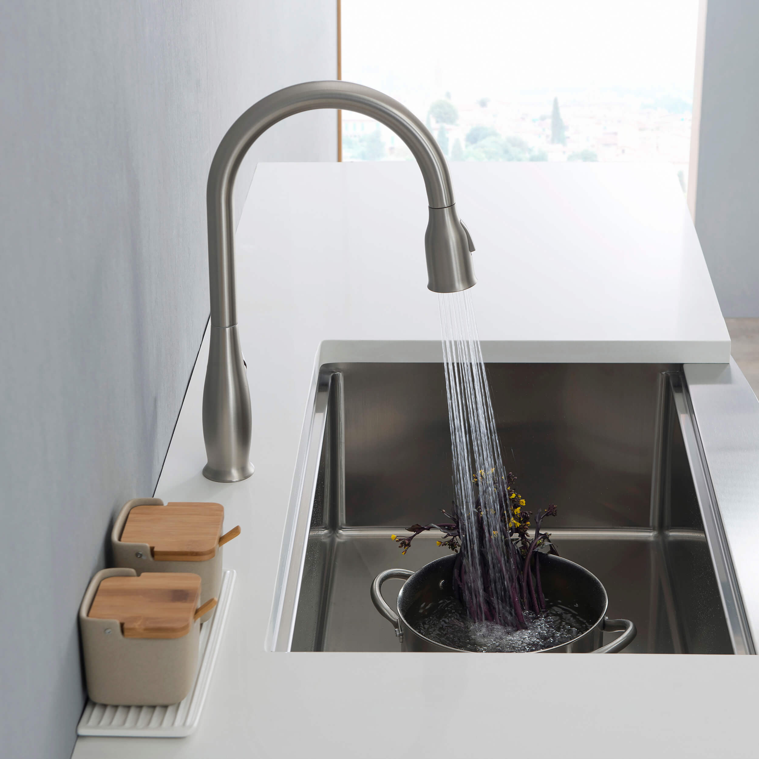 Kansas Single Handle Pull Down Kitchen Sink Faucet