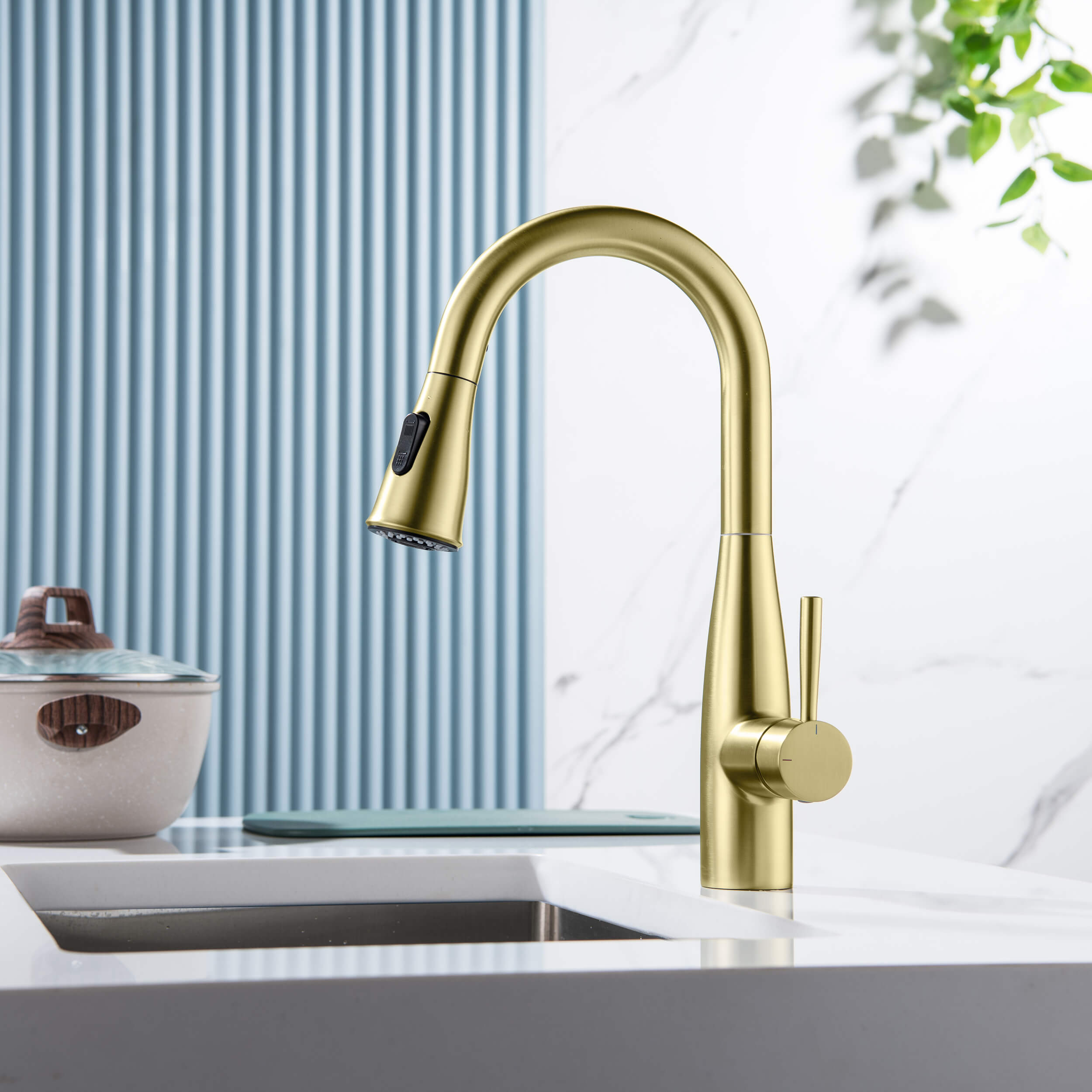 Plano Single Handle Pull Down Kitchen Sink Faucet
