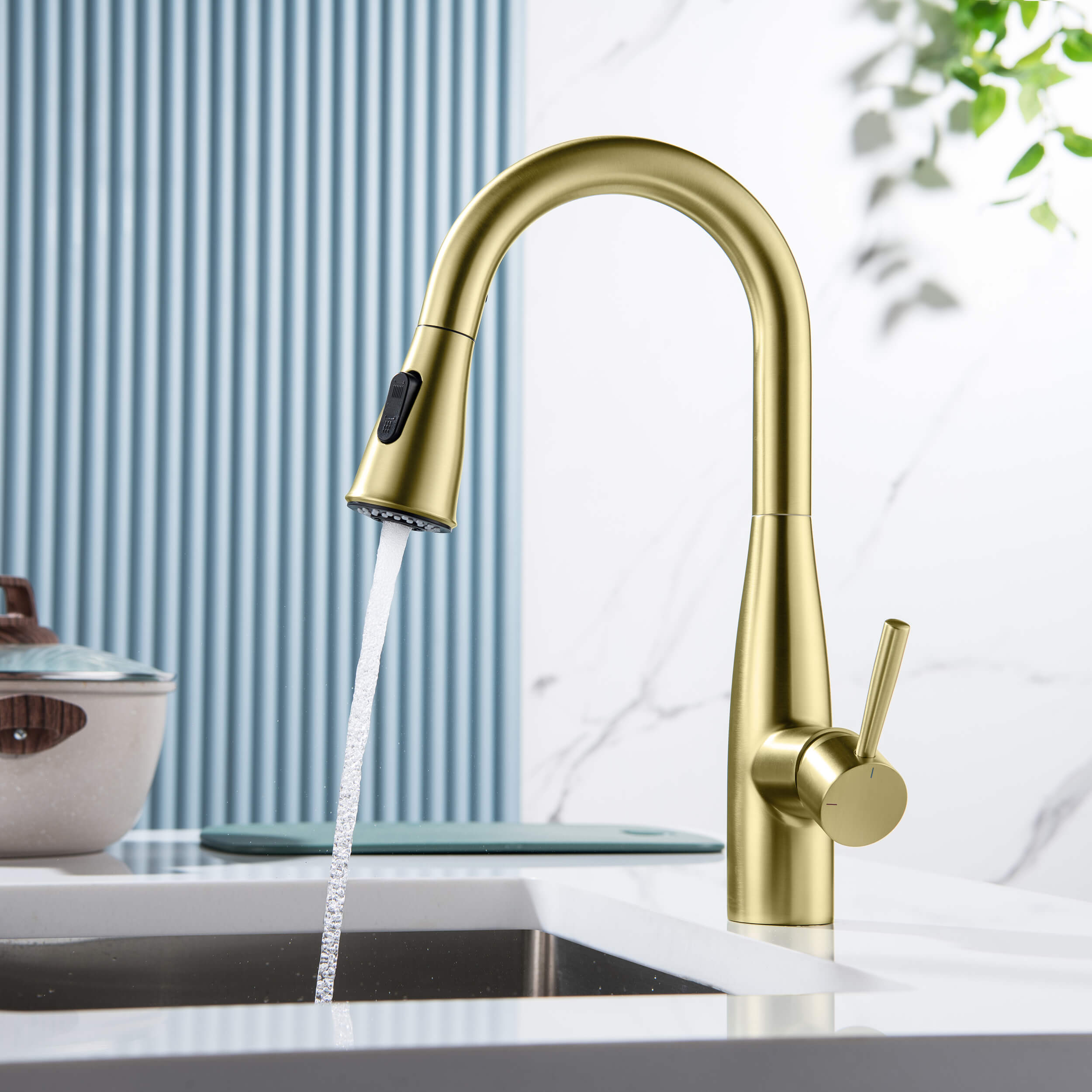 Plano Single Handle Pull Down Kitchen Sink Faucet
