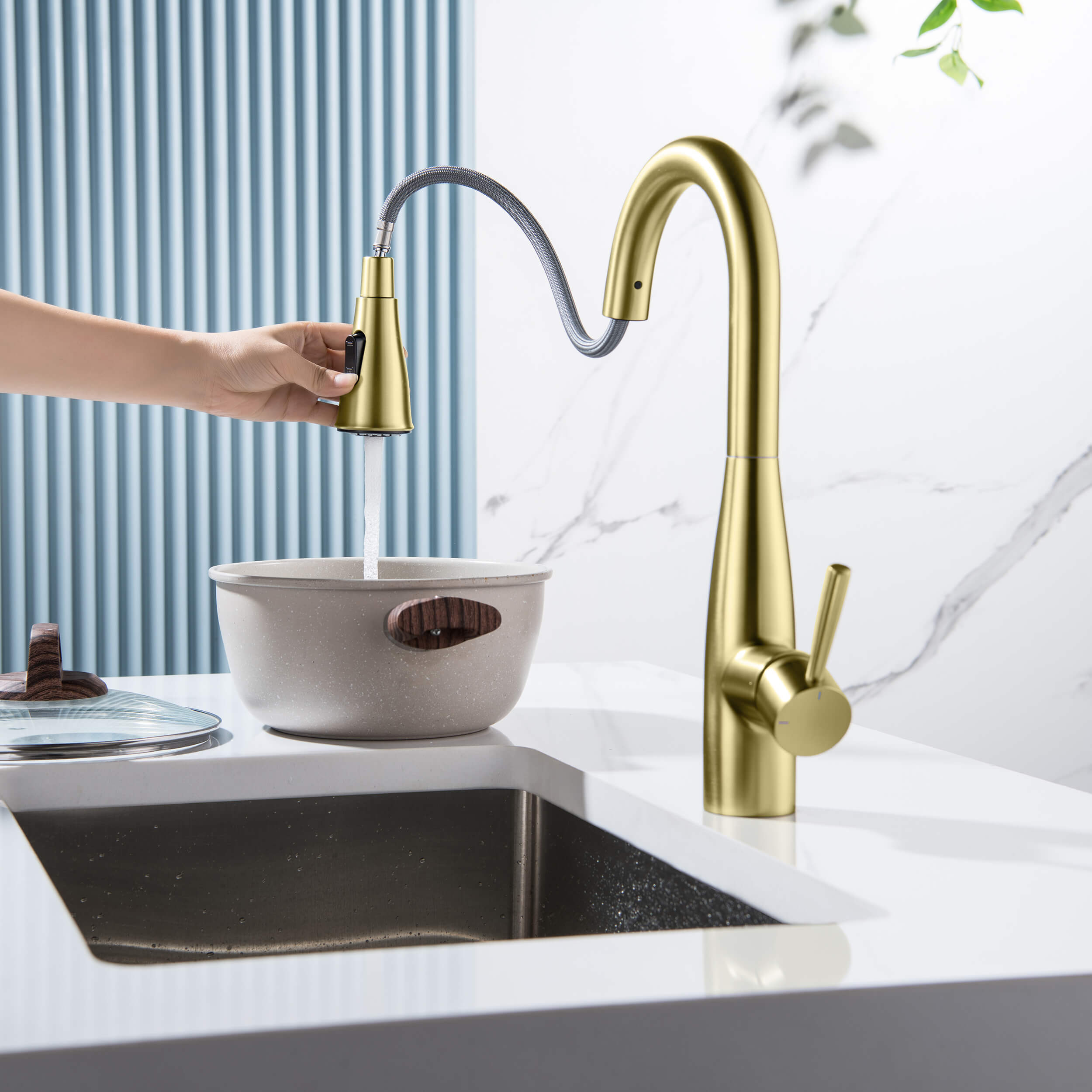 Plano Single Handle Pull Down Kitchen Sink Faucet
