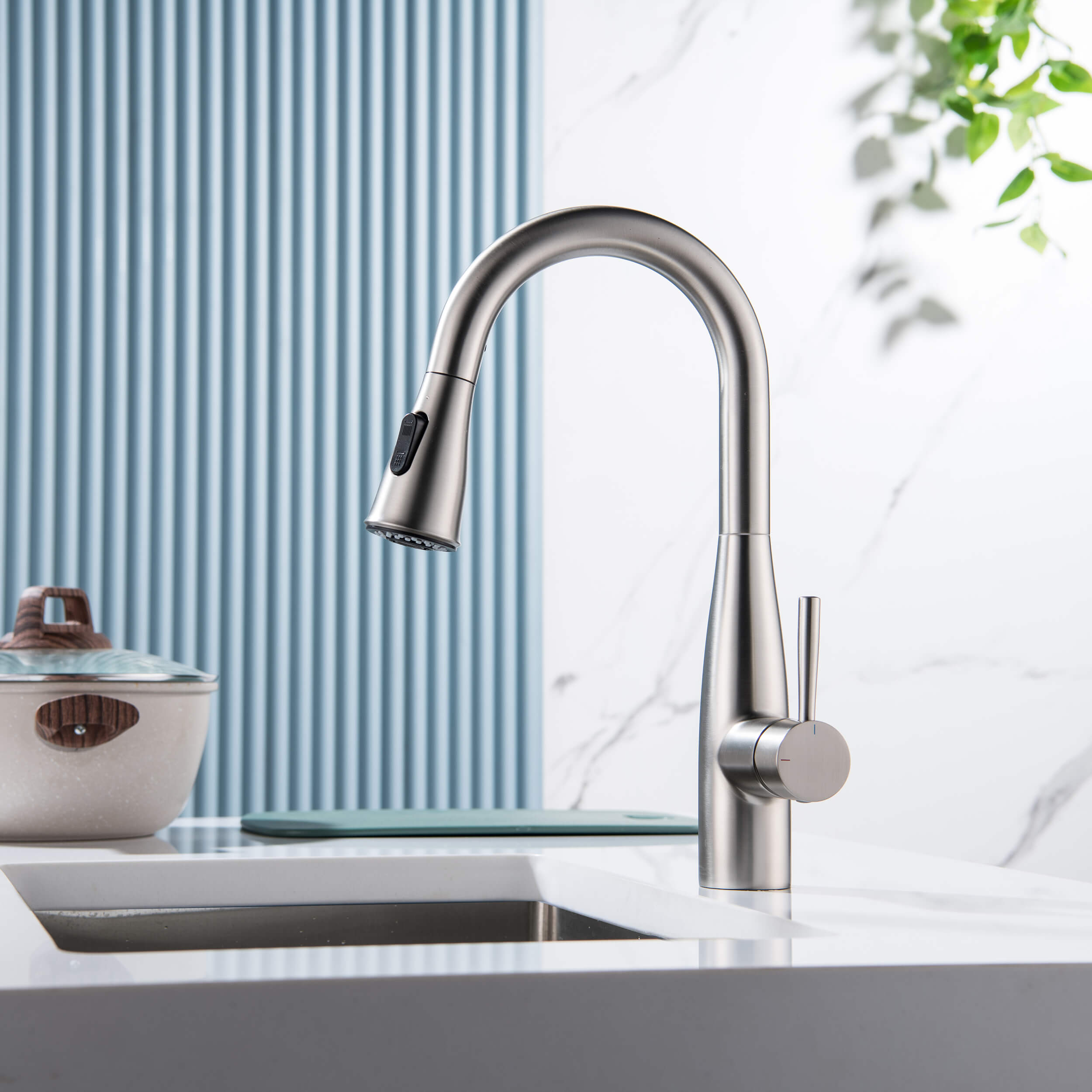 Plano Single Handle Pull Down Kitchen Sink Faucet