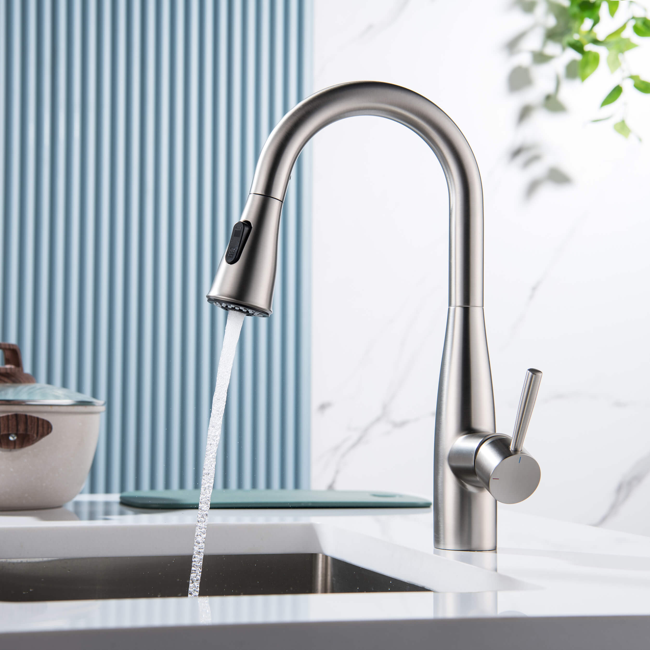Plano Single Handle Pull Down Kitchen Sink Faucet