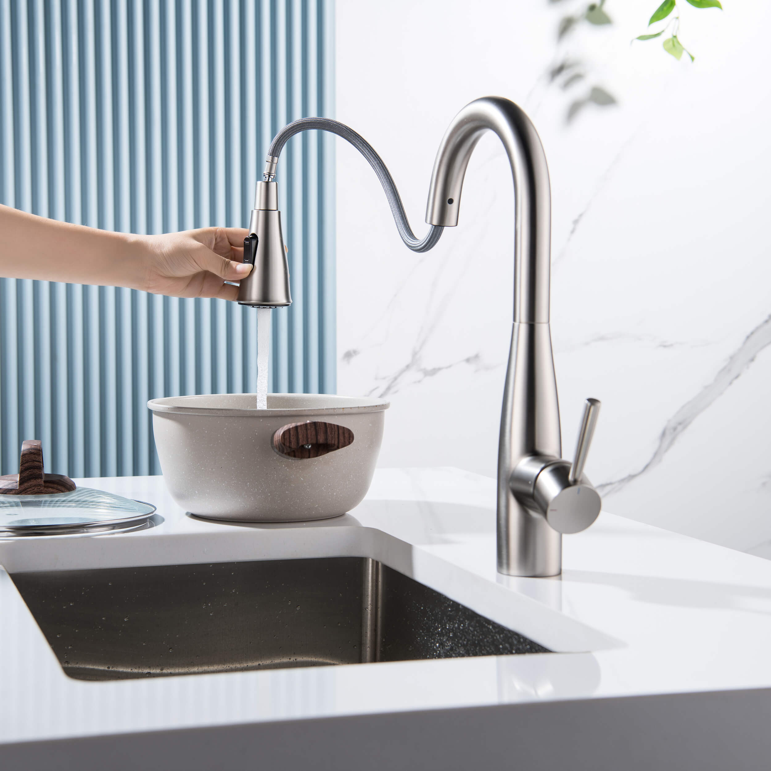Plano Single Handle Pull Down Kitchen Sink Faucet