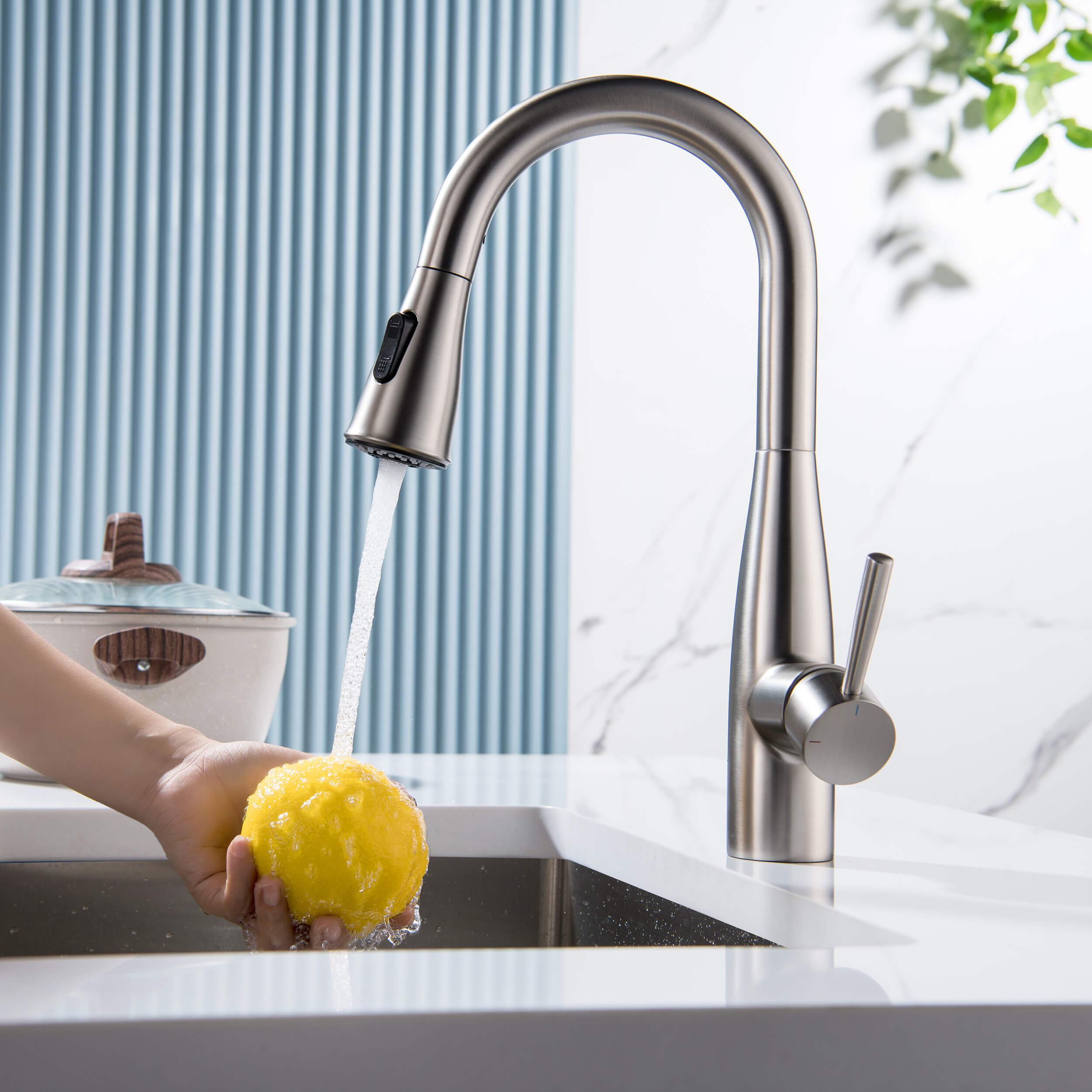 Plano Single Handle Pull Down Kitchen Sink Faucet