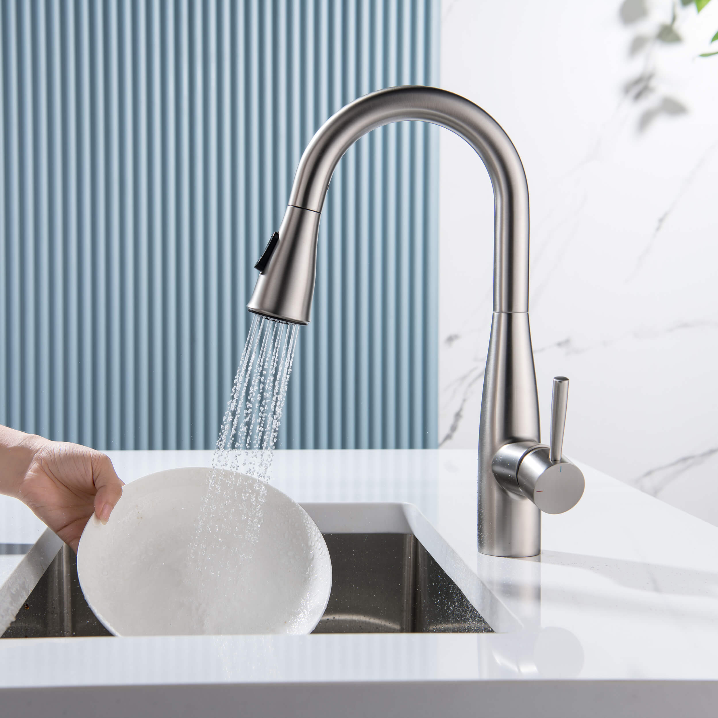 Plano Single Handle Pull Down Kitchen Sink Faucet
