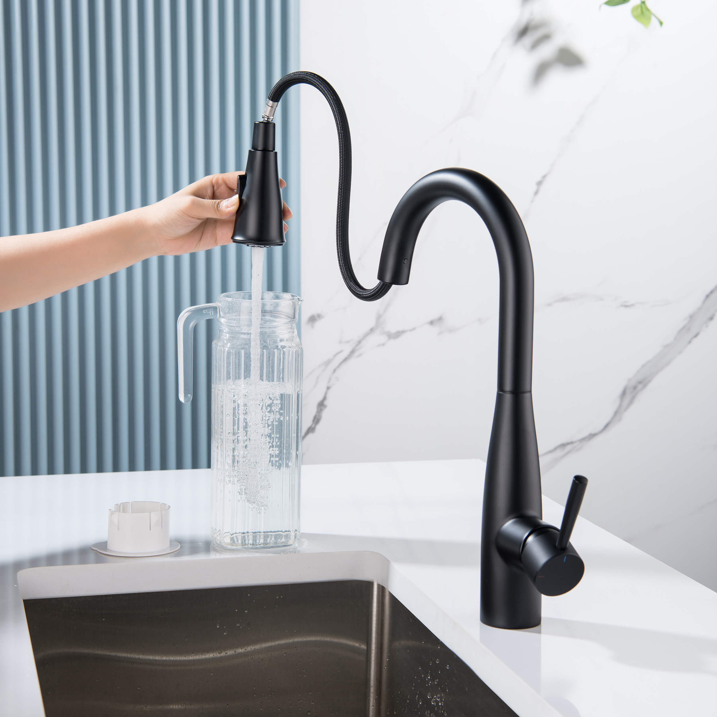 Plano Single Handle Pull Down Kitchen Sink Faucet