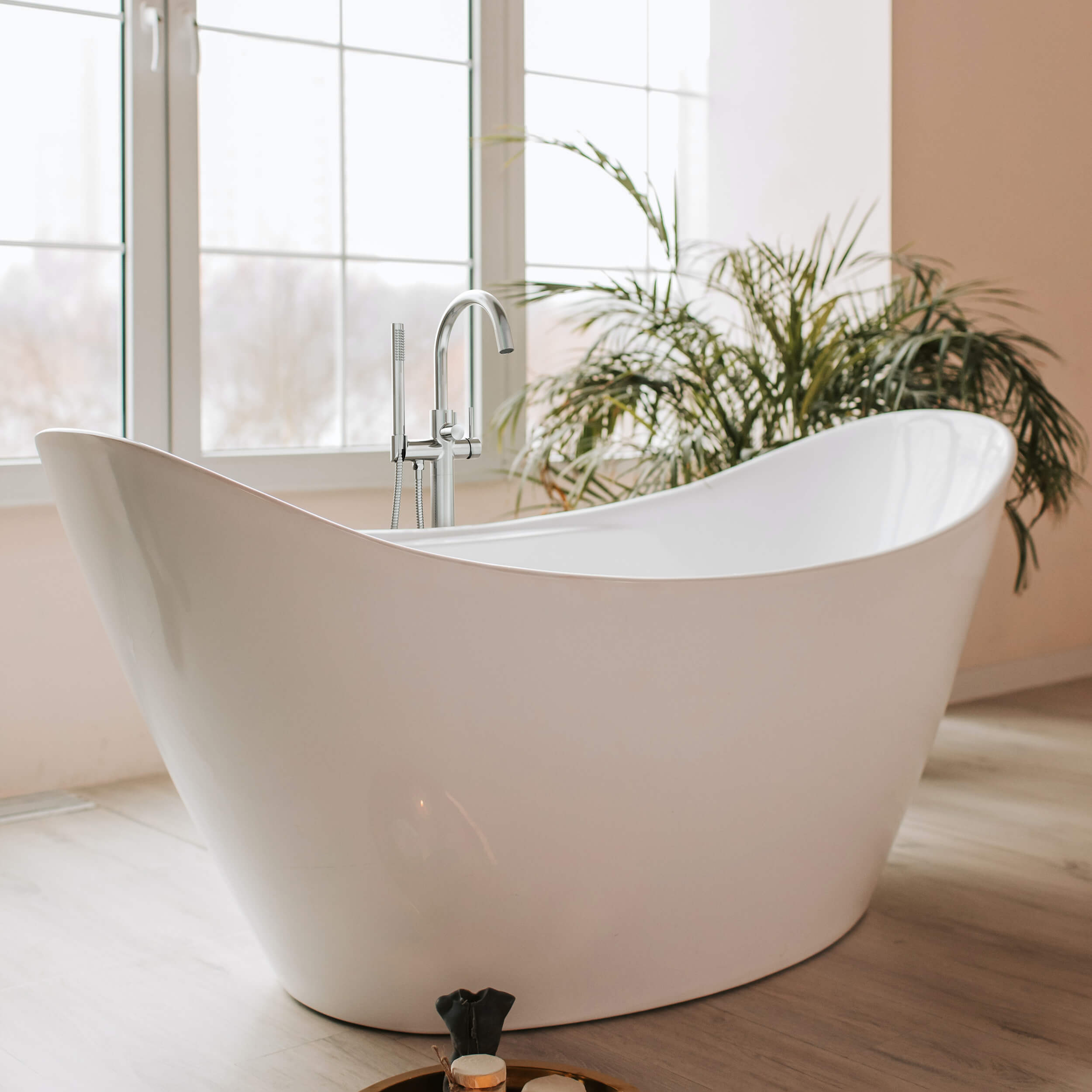 Halo Floor Mount Tub Filler With Hand Shower