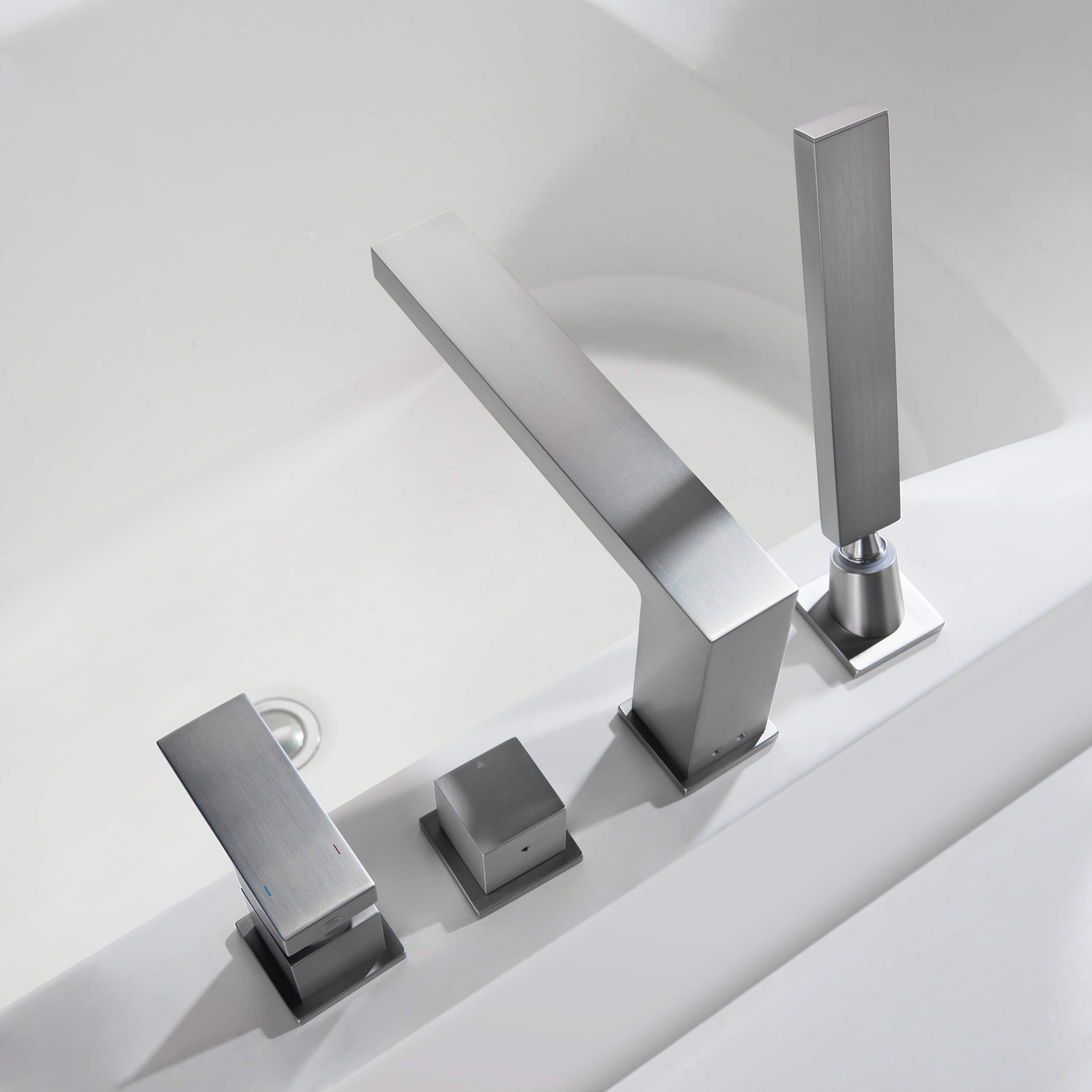 Quadra Deck Mounted Bathtub Faucet with Hand Shower