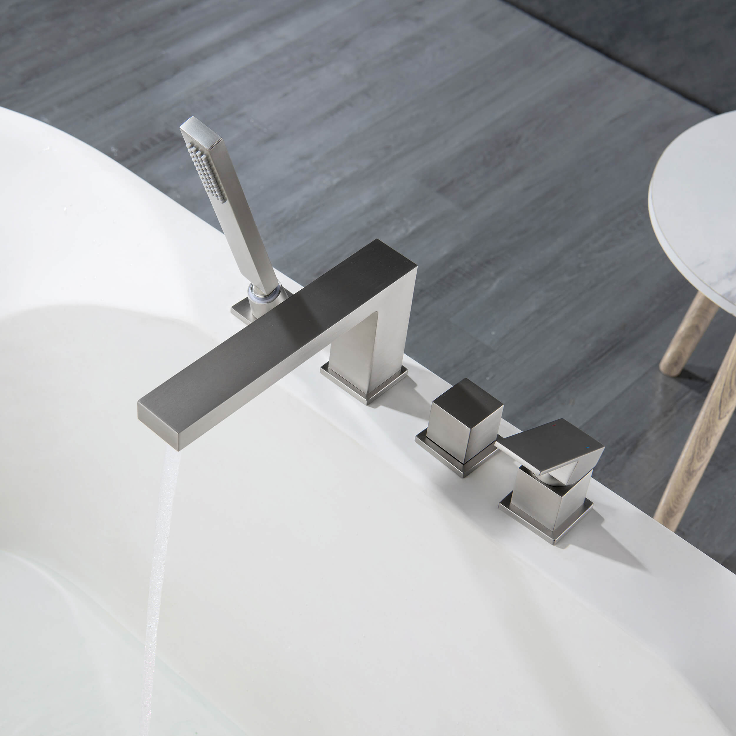 Quadra Deck Mounted Bathtub Faucet with Hand Shower
