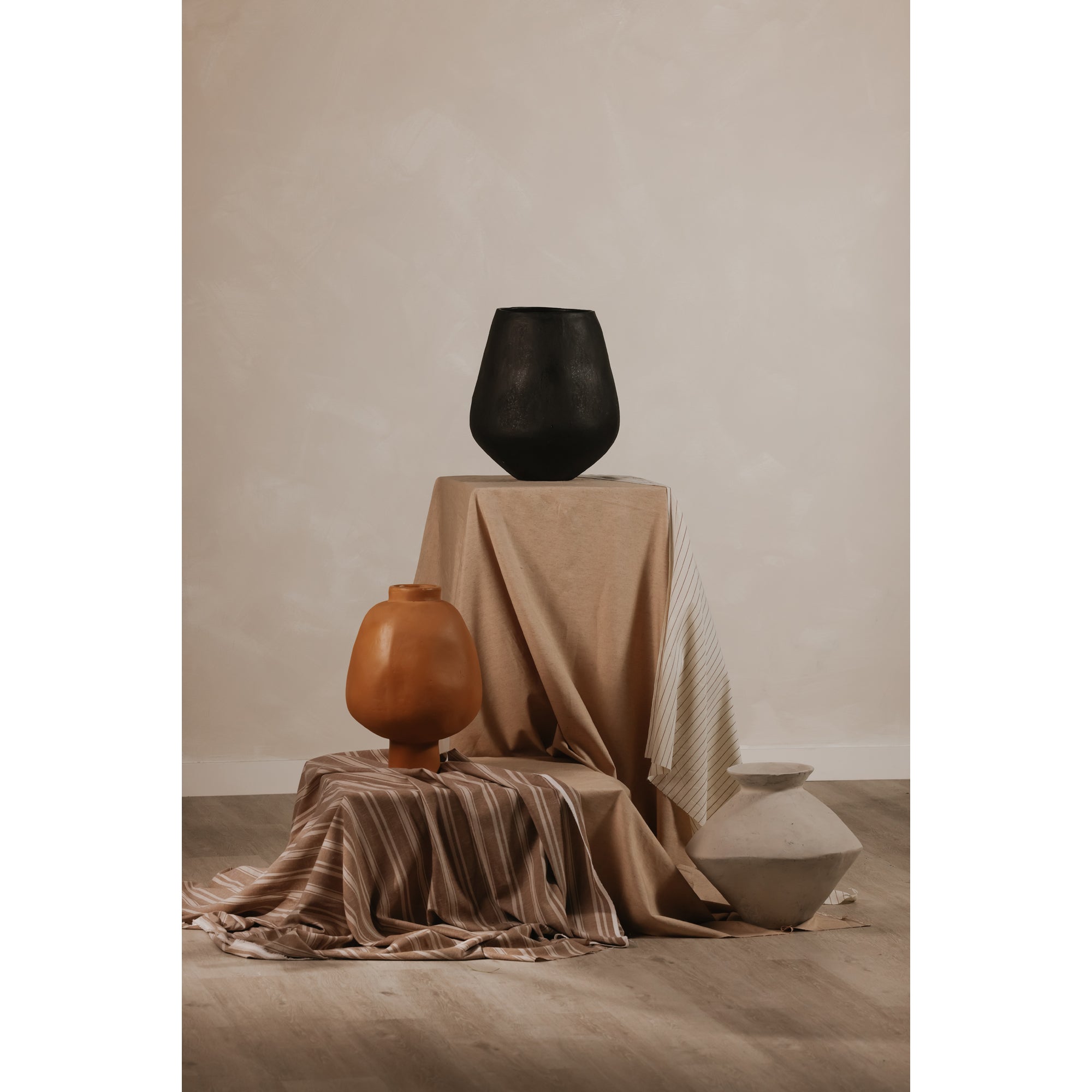 Moes Raja Medium Decorative Vessel White DD-1036-18