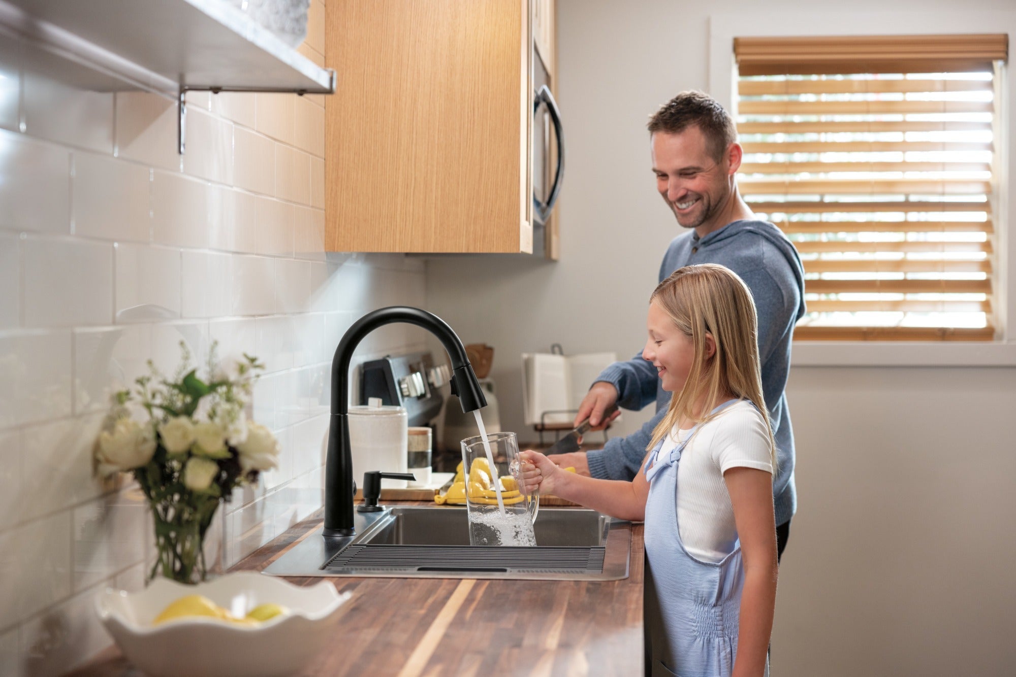 Delta Essa® Touch<sub>2</sub>O® Technology Kitchen Faucet with Touchless Technology