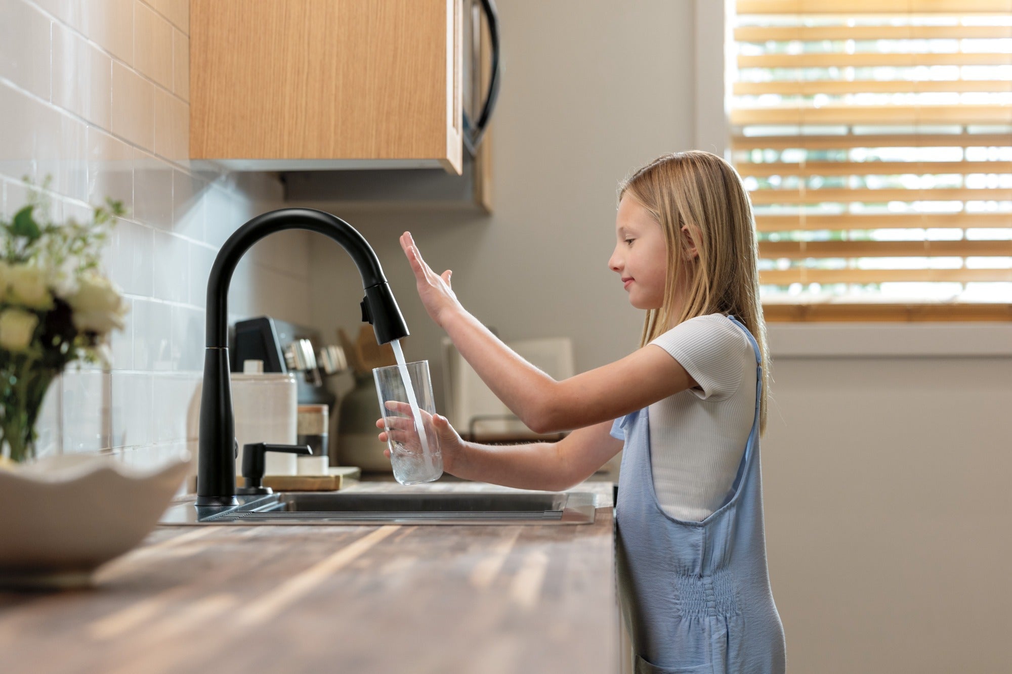 Delta Essa® Touch<sub>2</sub>O® Technology Kitchen Faucet with Touchless Technology