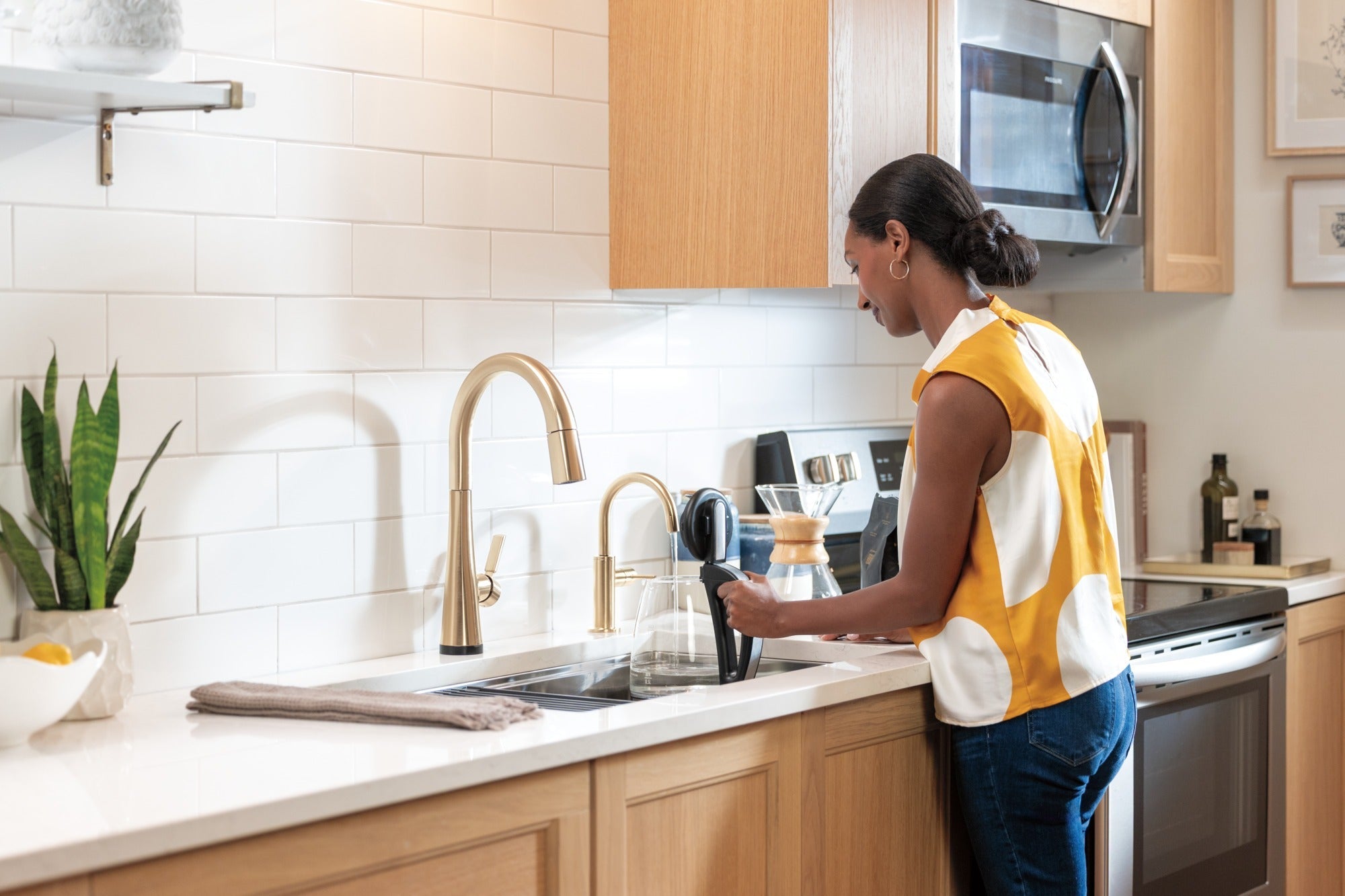 Delta Other Contemporary Round Beverage Faucet
