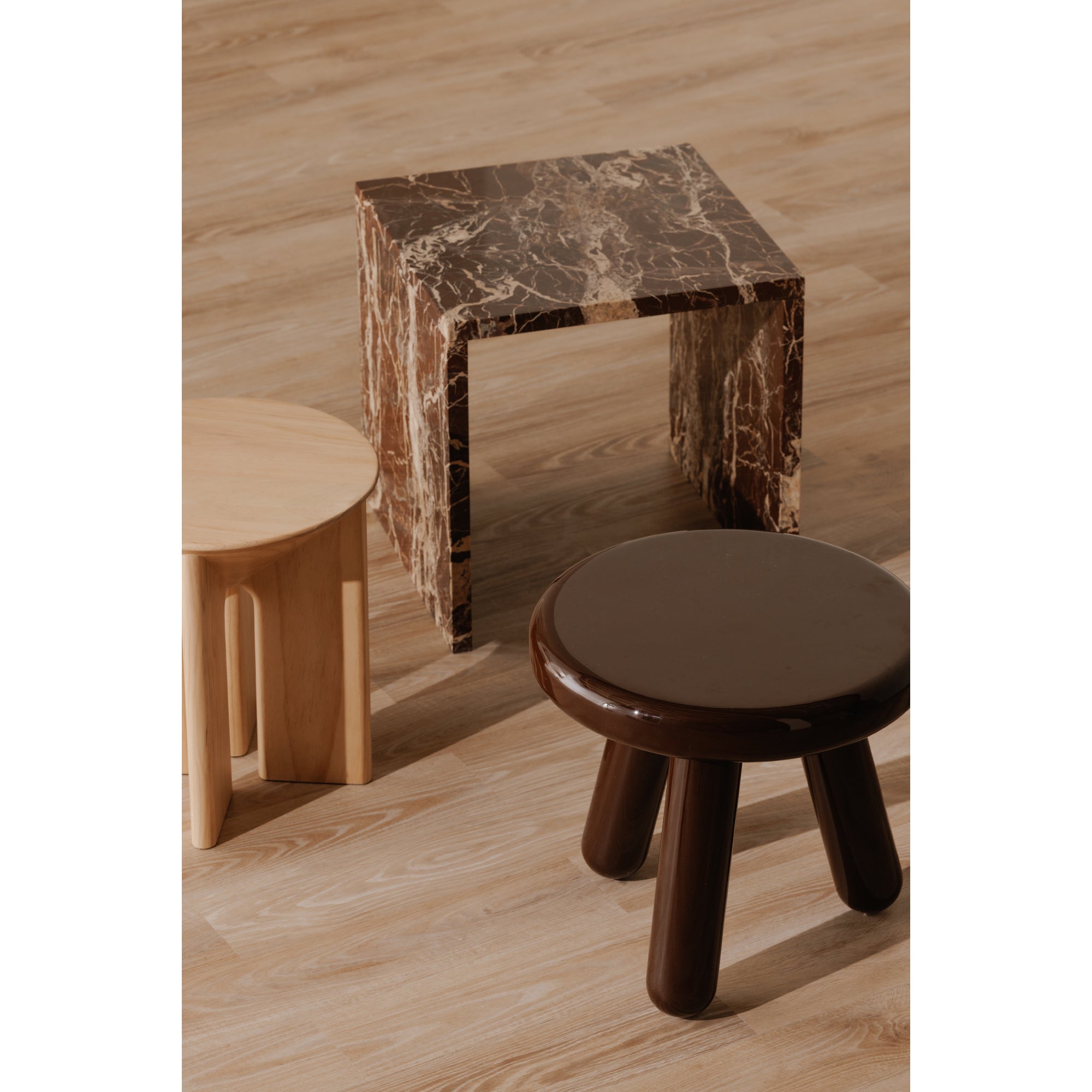 Moes Joy Accent Table Deep Red Lacquer EW-1020-22