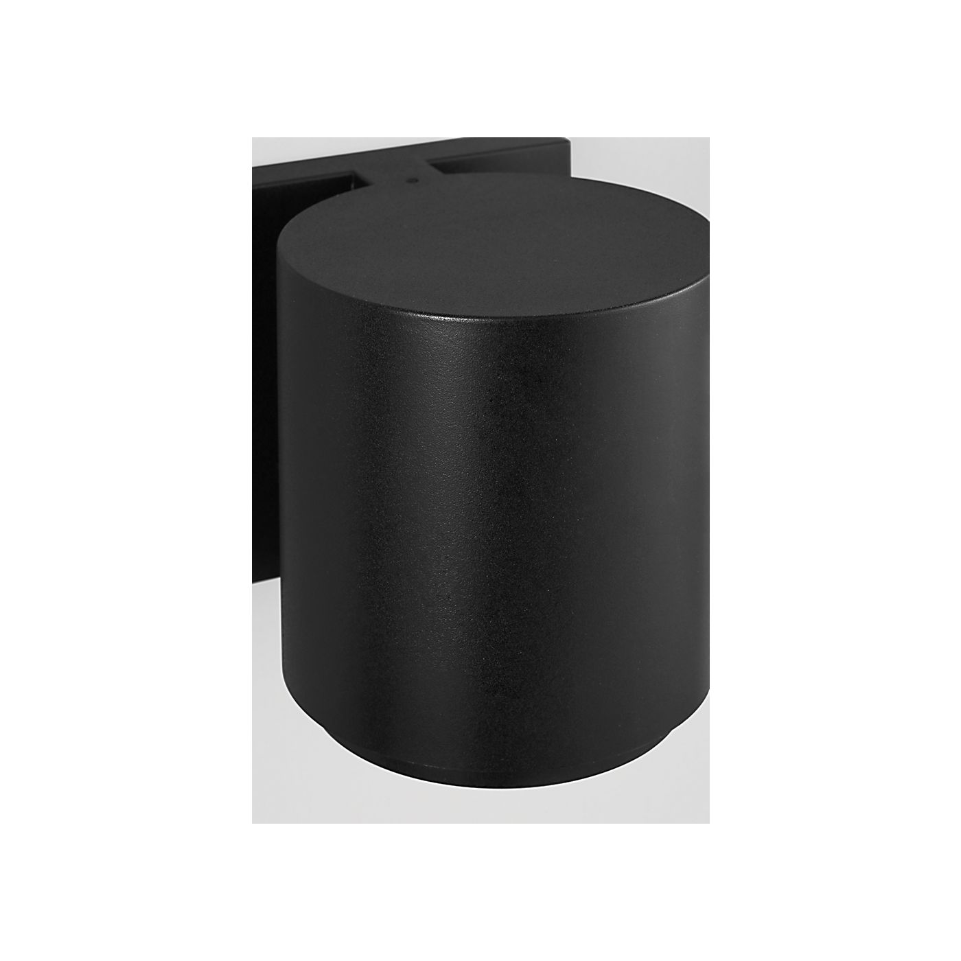 Visual Comfort Huntwick Round Outdoor Wall