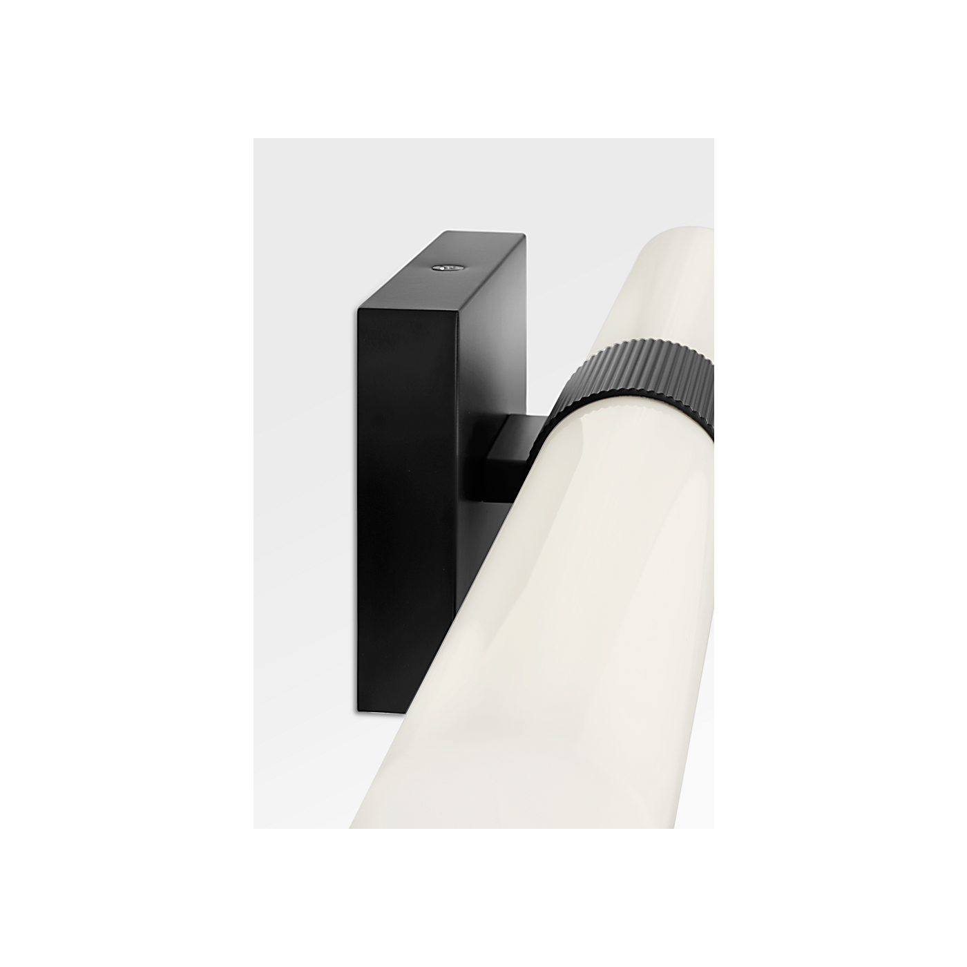 Visual Comfort Sarco 24 Led Vanity