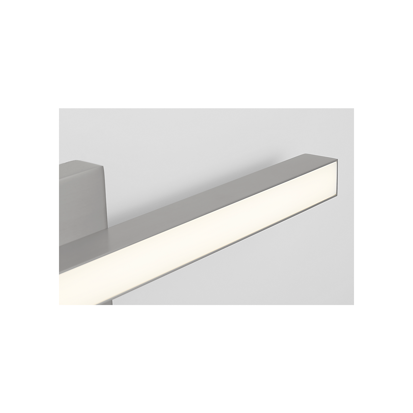 Visual Comfort Marque 24 Led Vanity