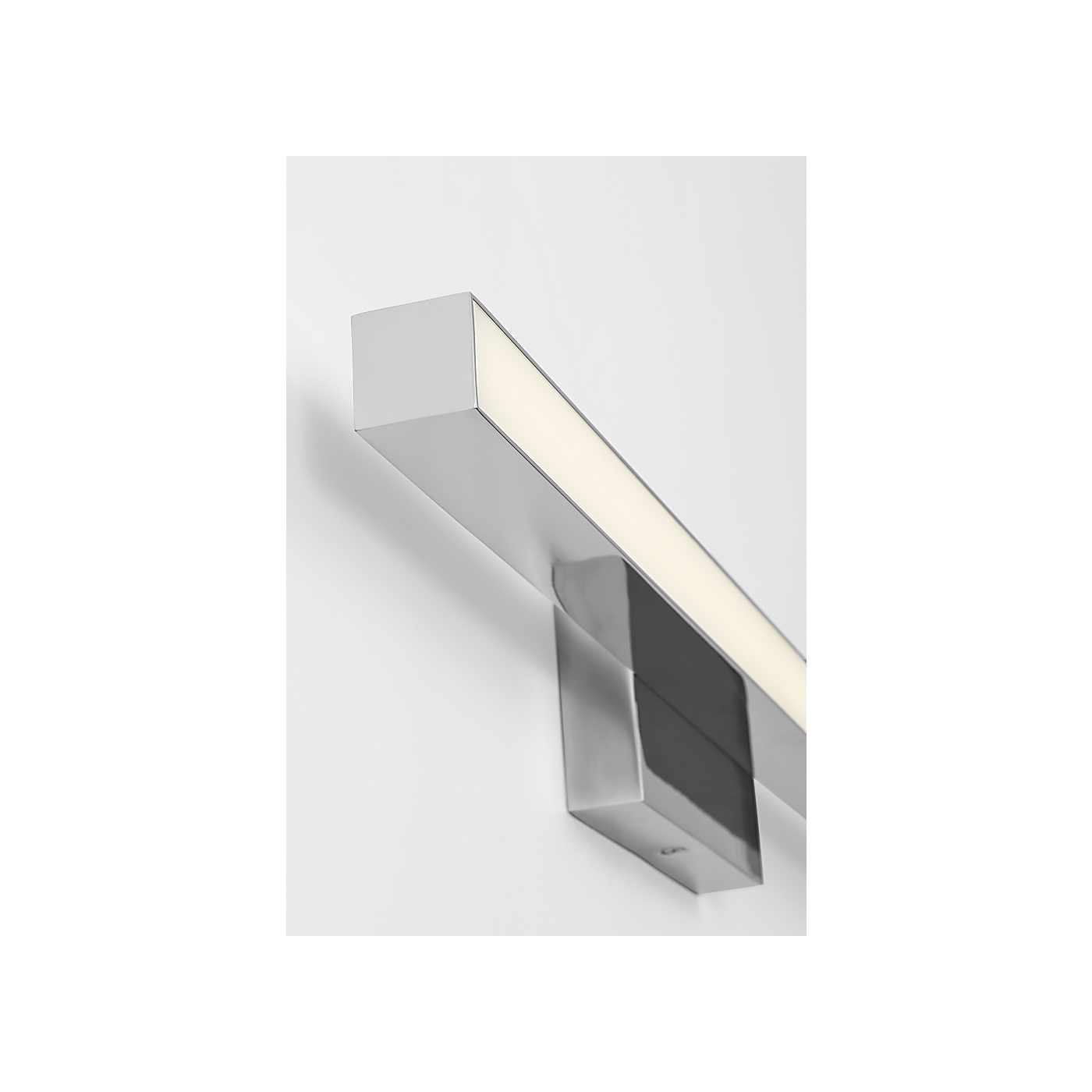 Visual Comfort Marque 24 Led Vanity