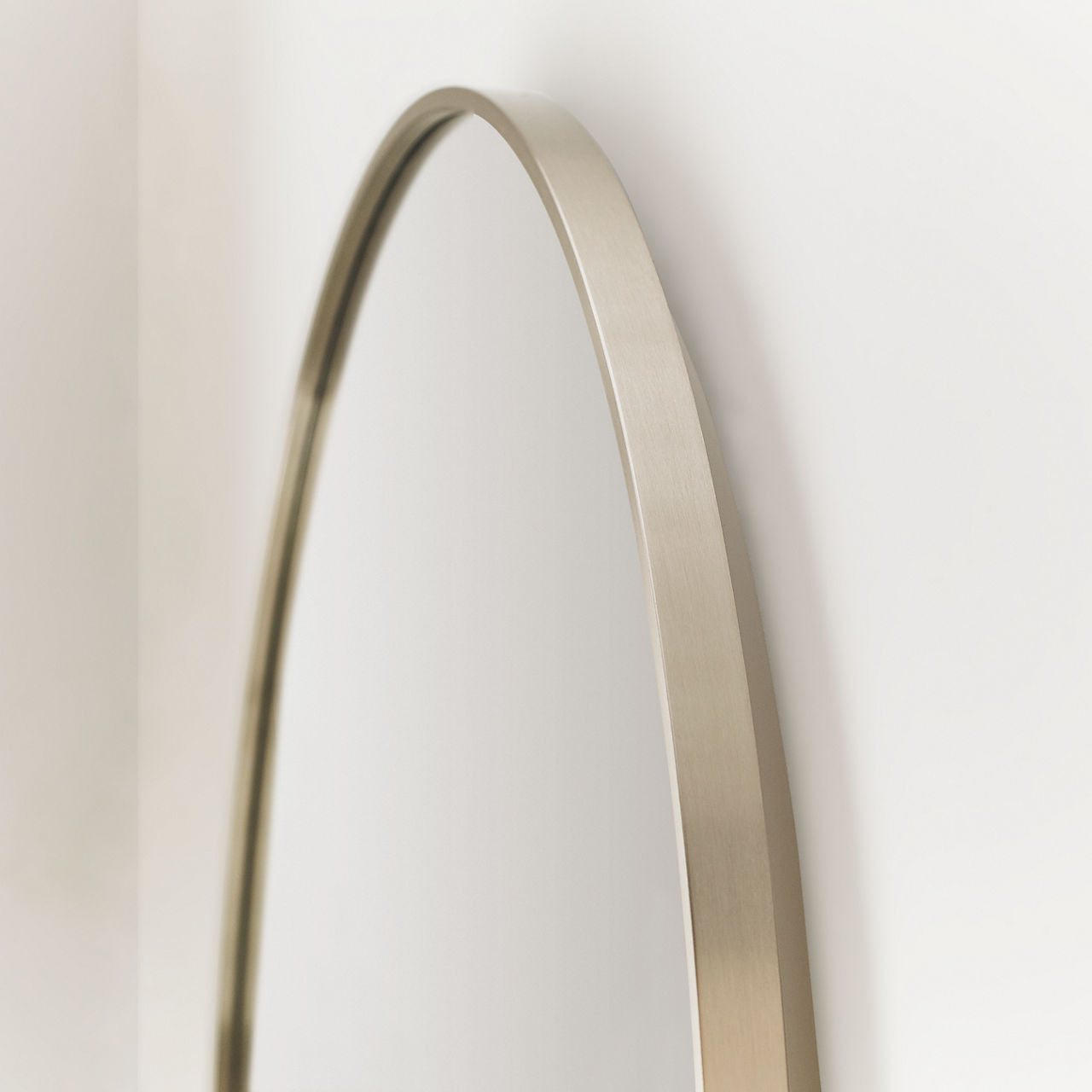 Cadre Round Mirror 30" x 30"