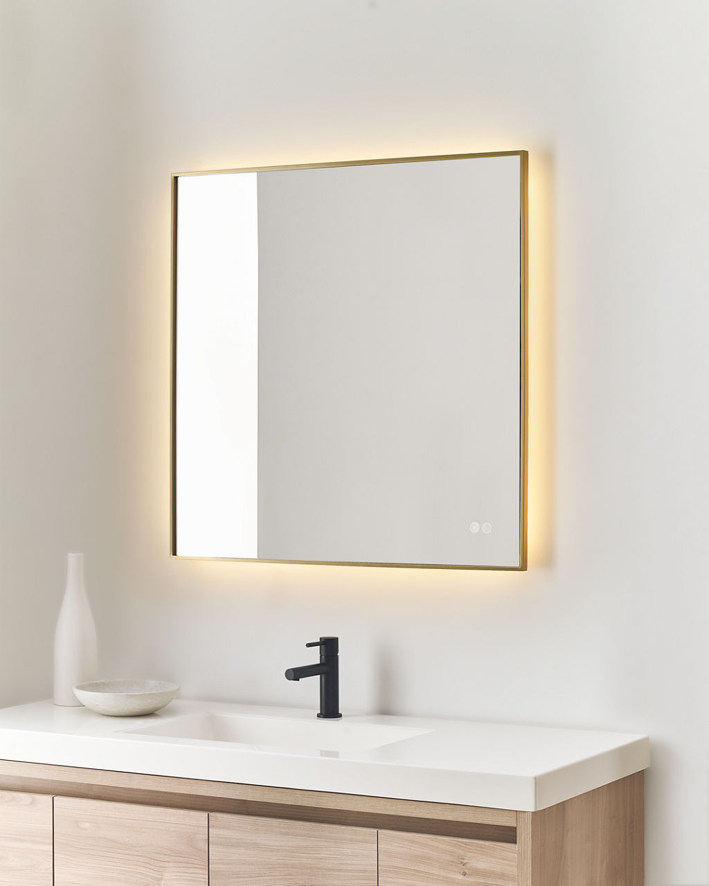 Cadre Square Mirror 30" x 30"