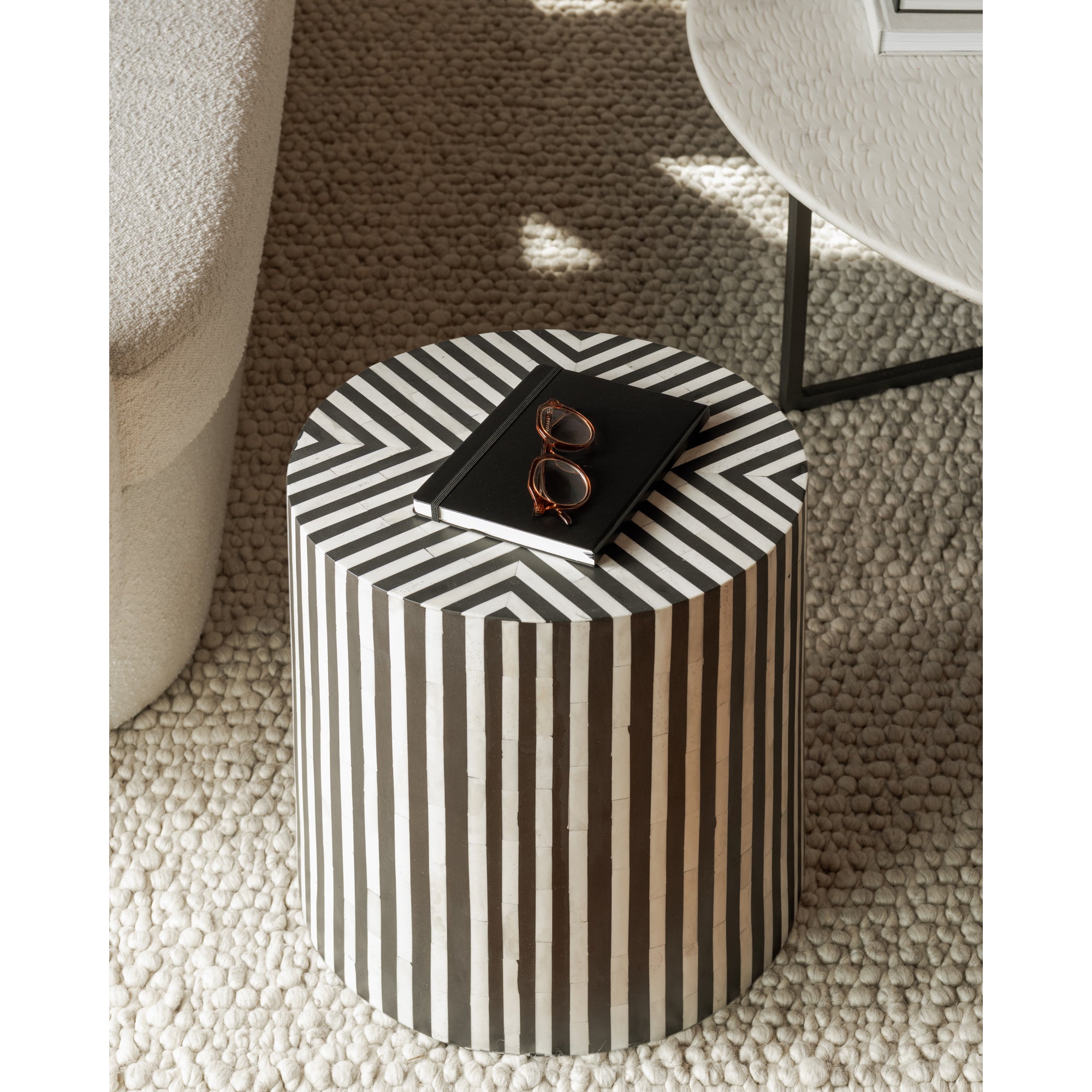 Moes Chameau Side Table Black GZ-1126-02
