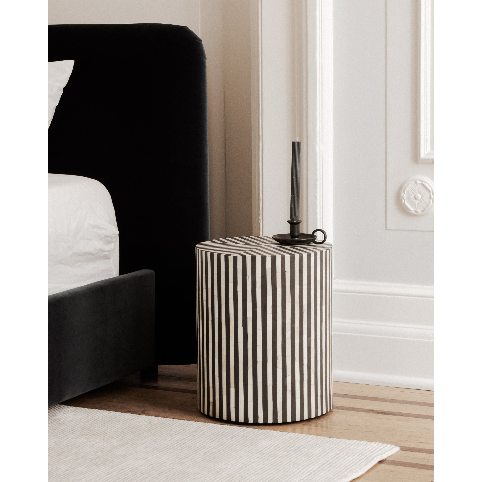 Moes Chameau Side Table Black GZ-1126-02