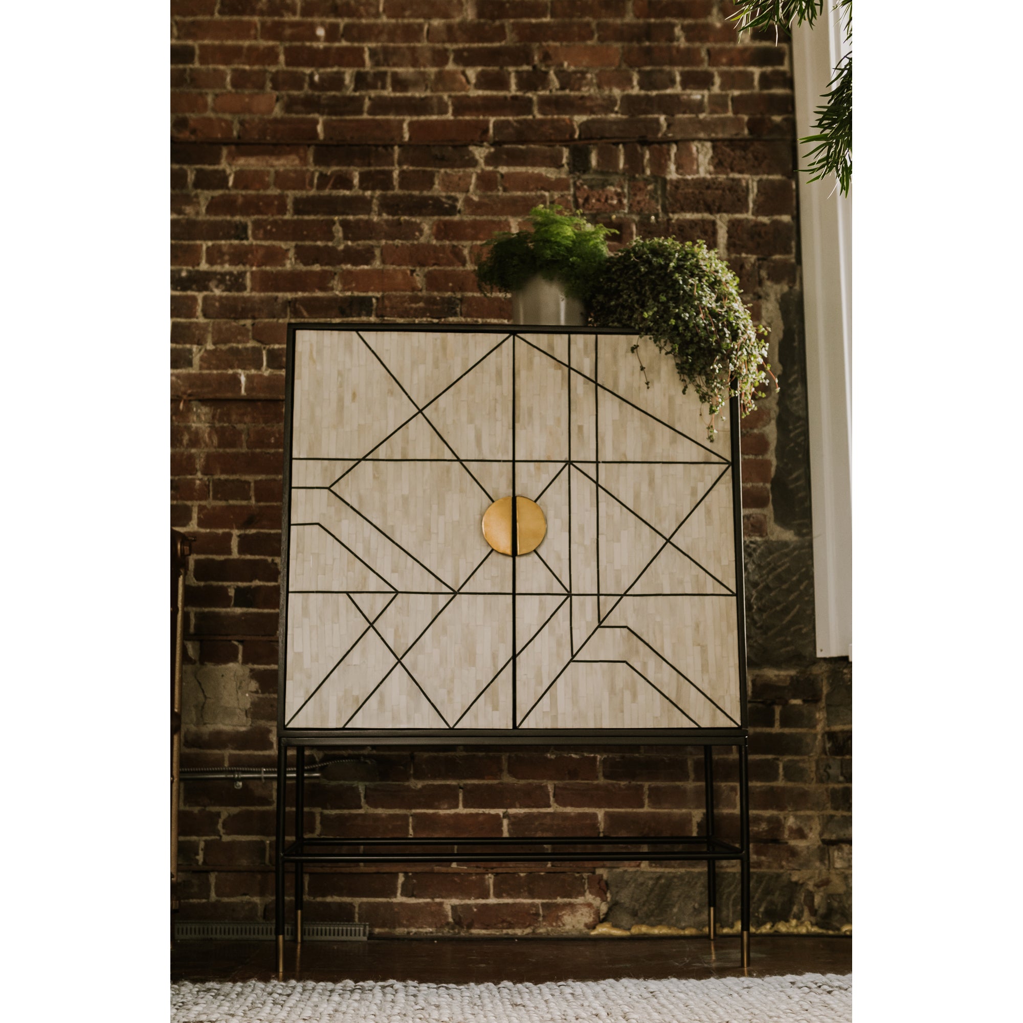 Moes Shaws Cabinet Cream and Black GZ-1136-37-0