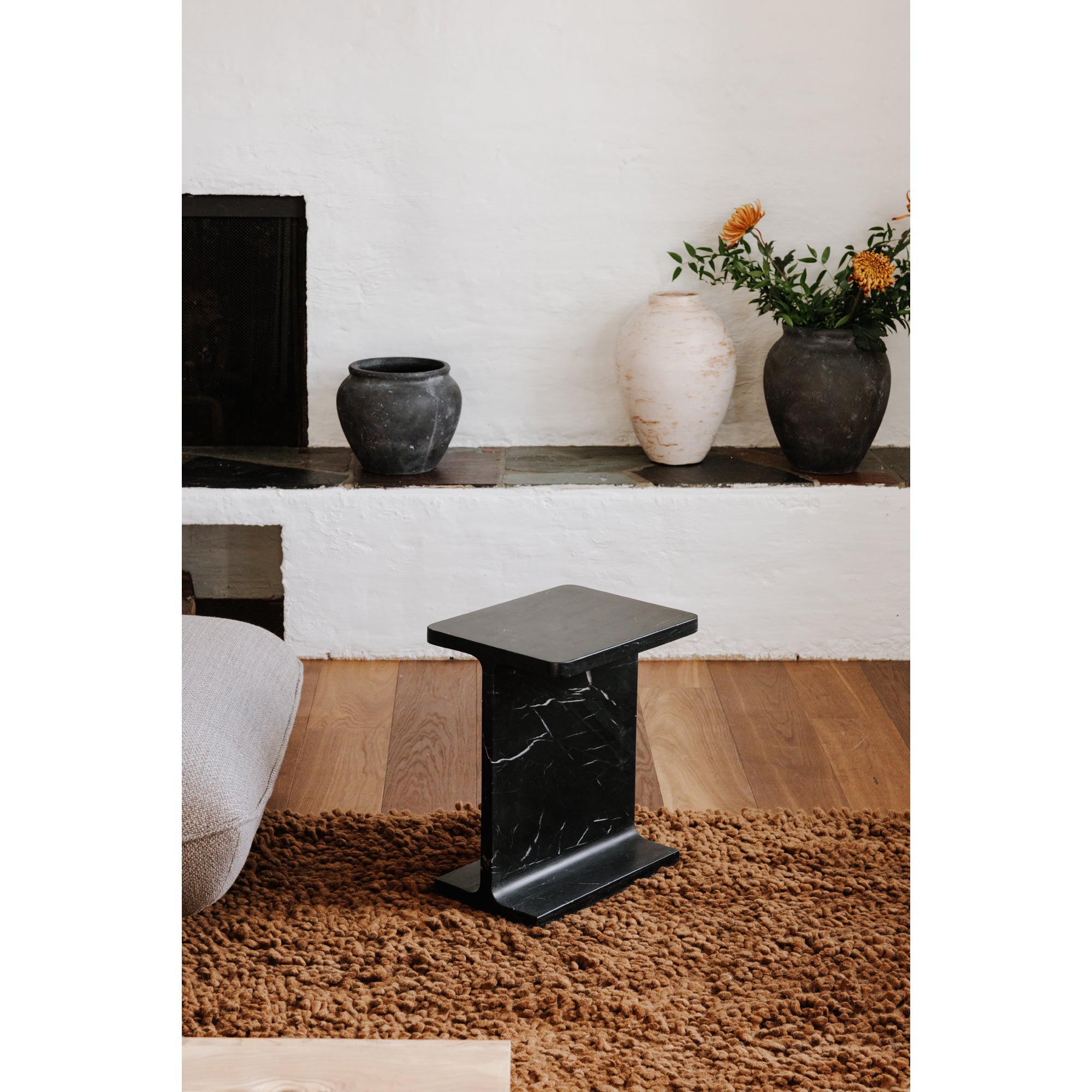 Moes Tullia Accent Table Black GZ-1153-02