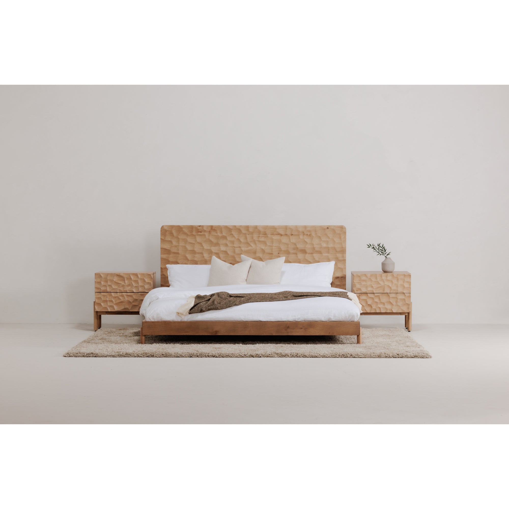 Moes Misaki Queen Bed Natural GZ-1160-24-0