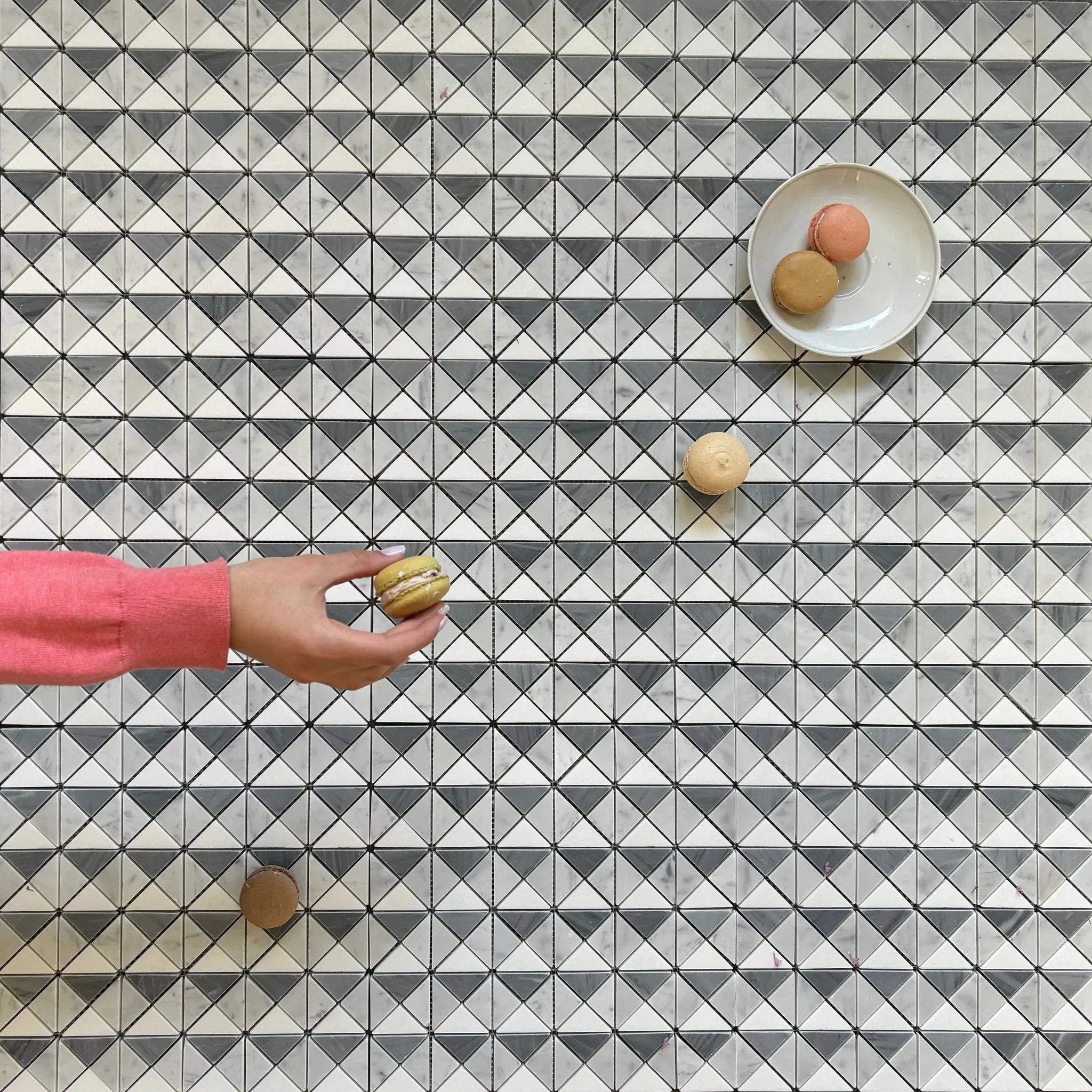 TRIANGLE BLEND BIANCO CARRARA & BARDIGLIO & THASSOS MARBLE MOSAIC POLISHED