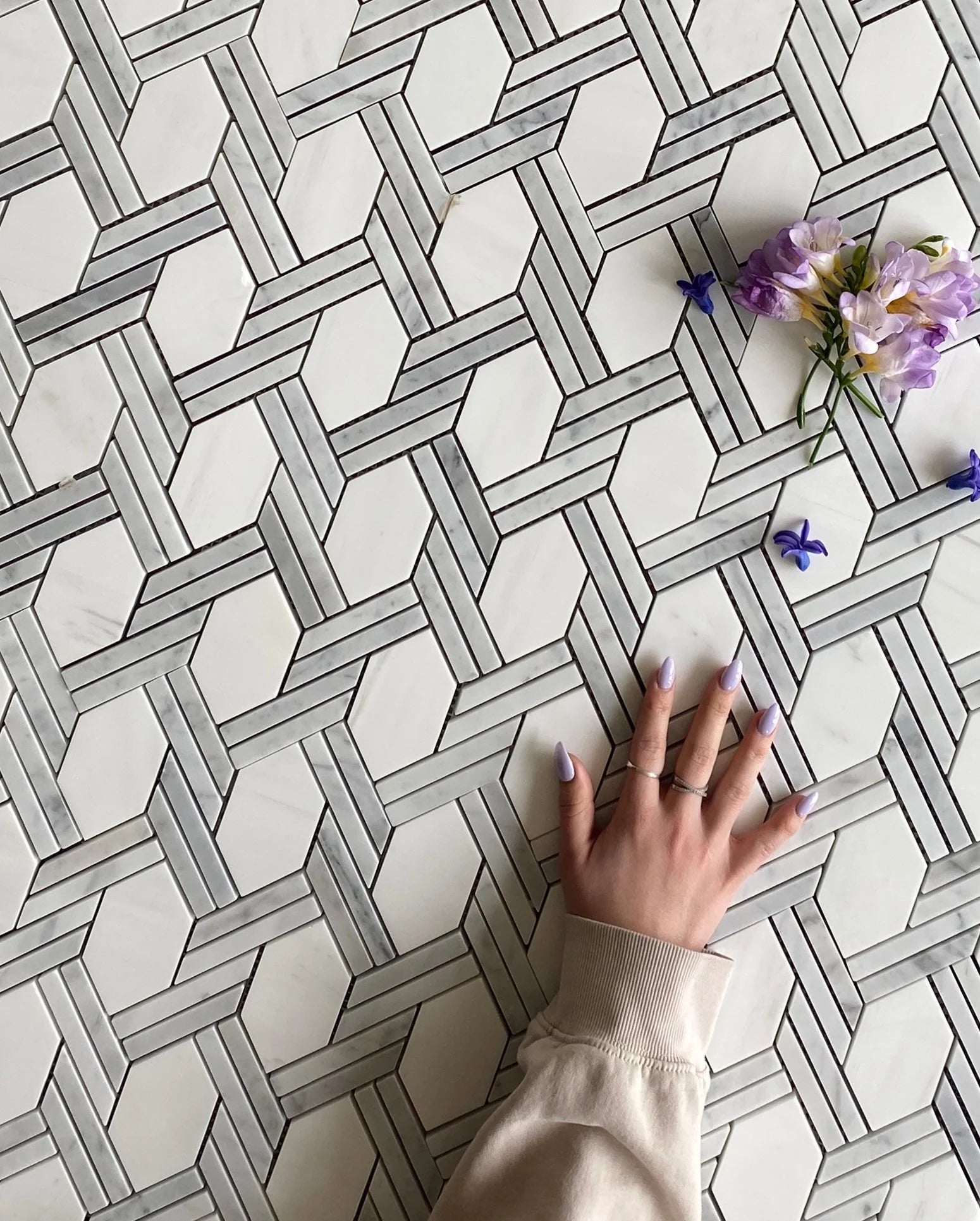 Flor Marble Mosaic Waterjet Tile: Dolomite & Bianco Carrara Mosaic