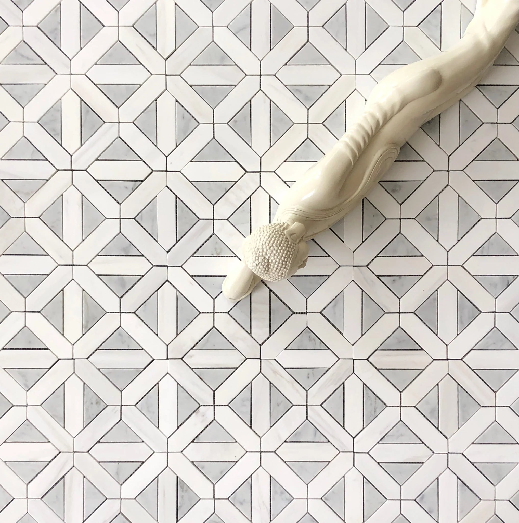 CROSS MOSAIC DOLOMITE POLISHED/ CARRARA POLISHED