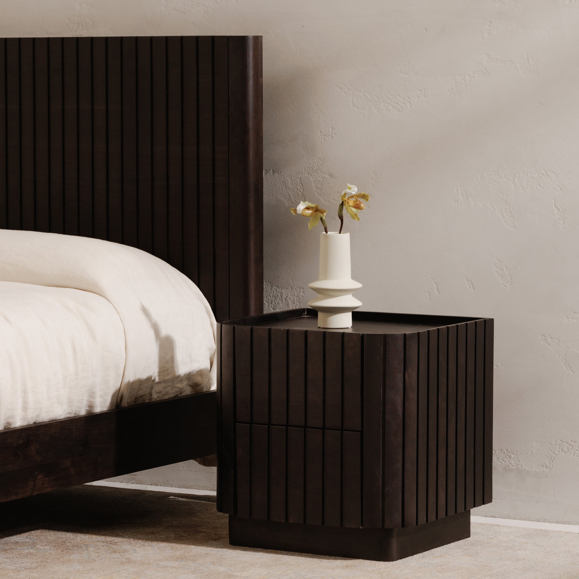 Moes Povera Nightstand Black JD-1064-02