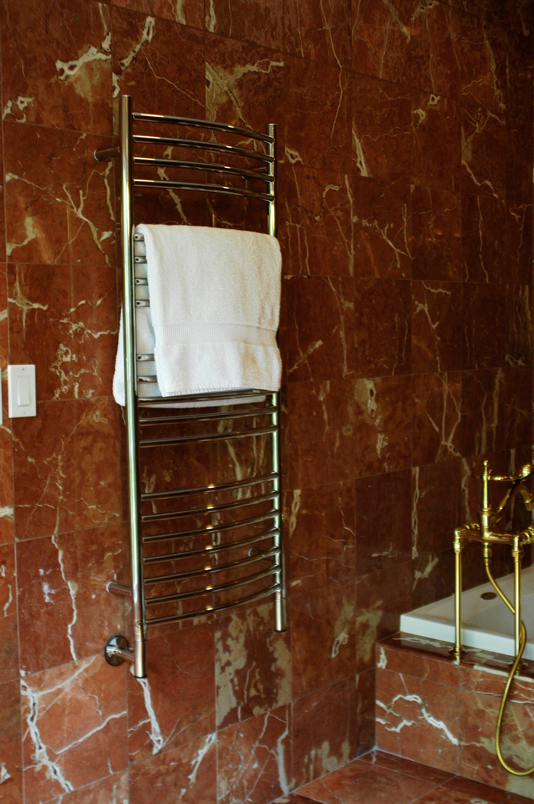 Amba Jeeves Model D Curved 20 Bar Hardwired Towel Warmer