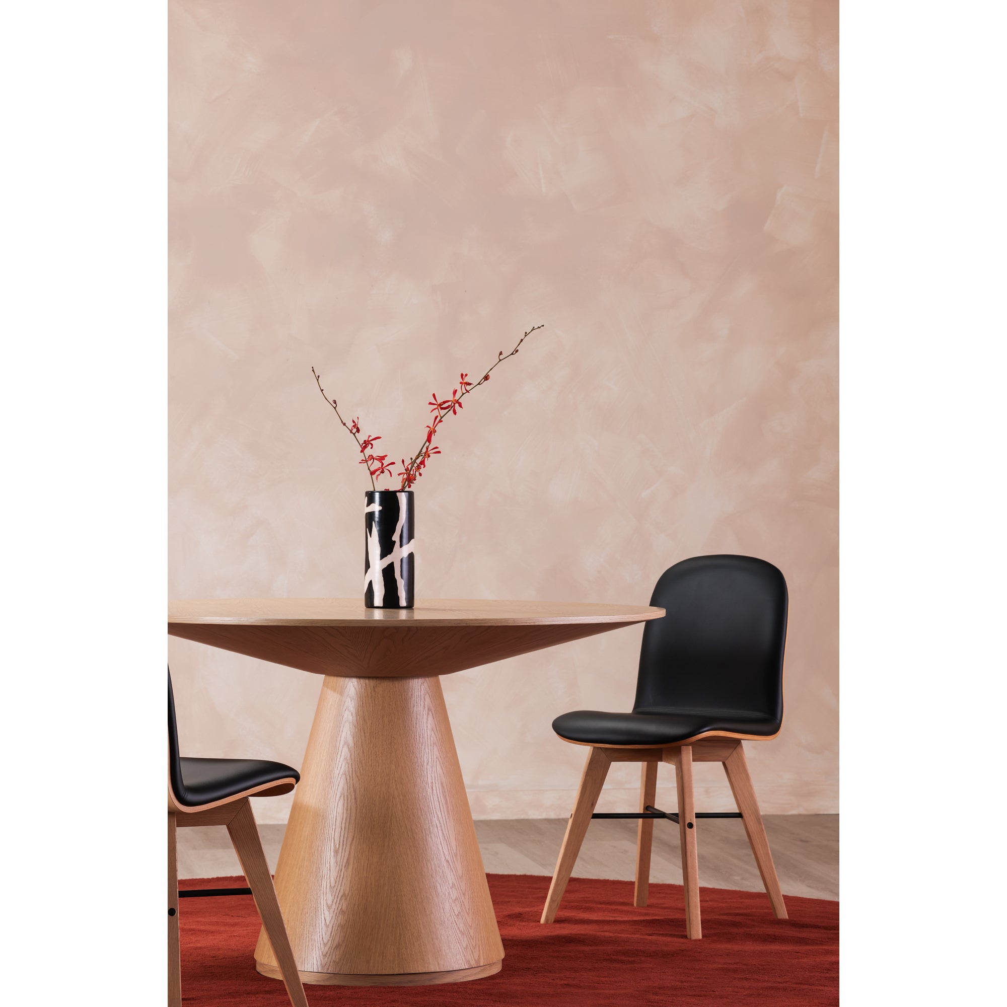 Moes Otago 47In Round Dining Table Oak KC-1028-24-0