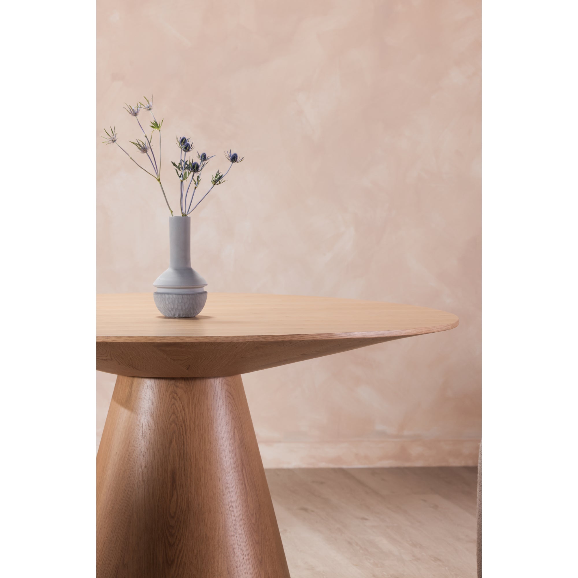 Moes Otago Round 54In Dining Table KC-1029-24-0