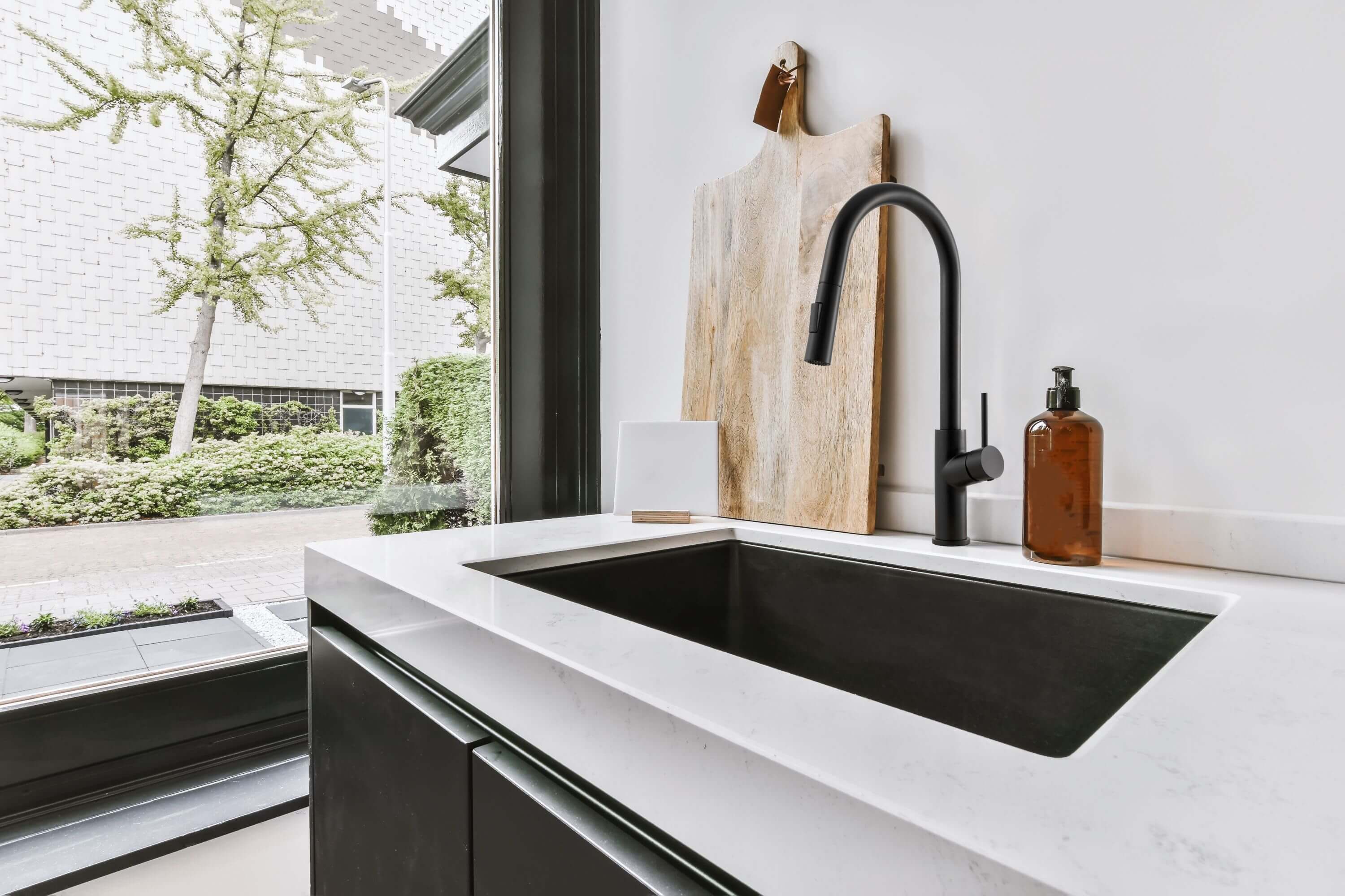 Stainless Steel Single Hole Kitchen Sink Faucet with Pull Down Sprayer