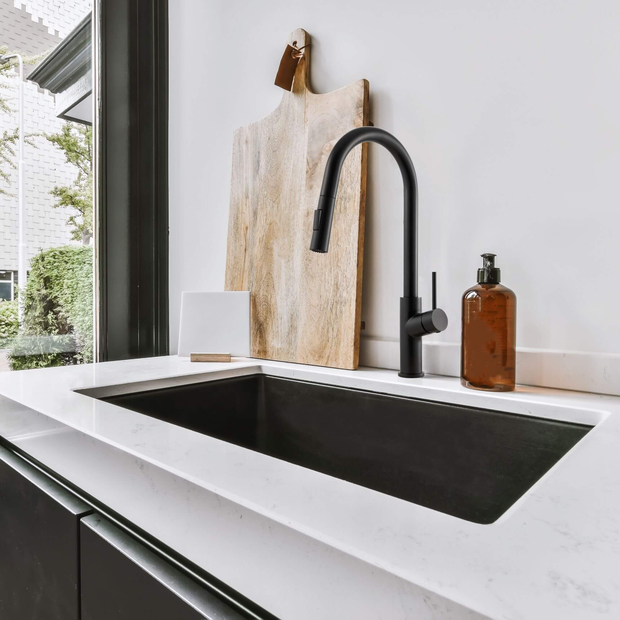 Stainless Steel Single Hole Kitchen Sink Faucet with Pull Down Sprayer