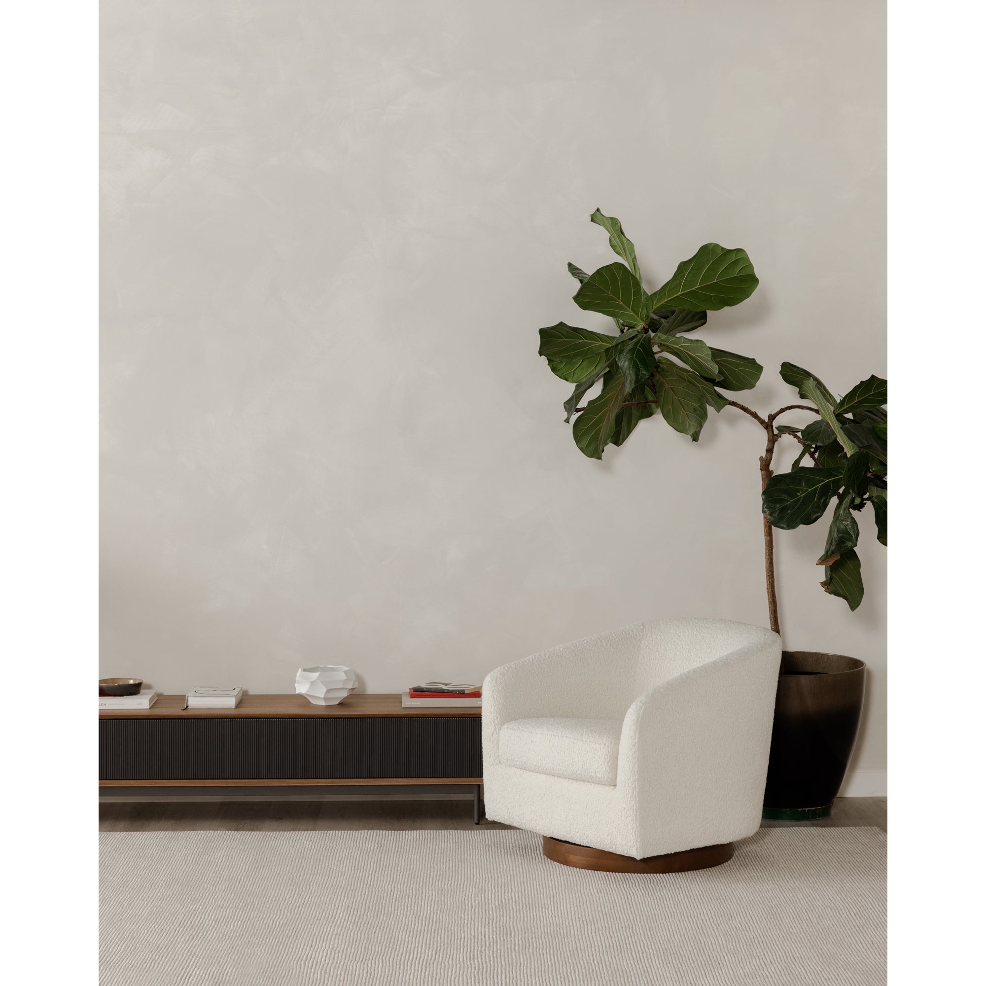 Moes Oscy Swivel Chair Faux Shearling White KQ-1015-24-USA