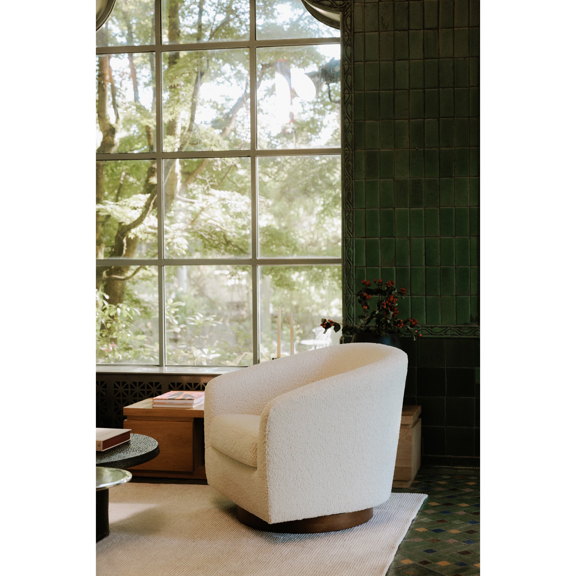 Moes Oscy Swivel Chair Faux Shearling White KQ-1015-24-USA