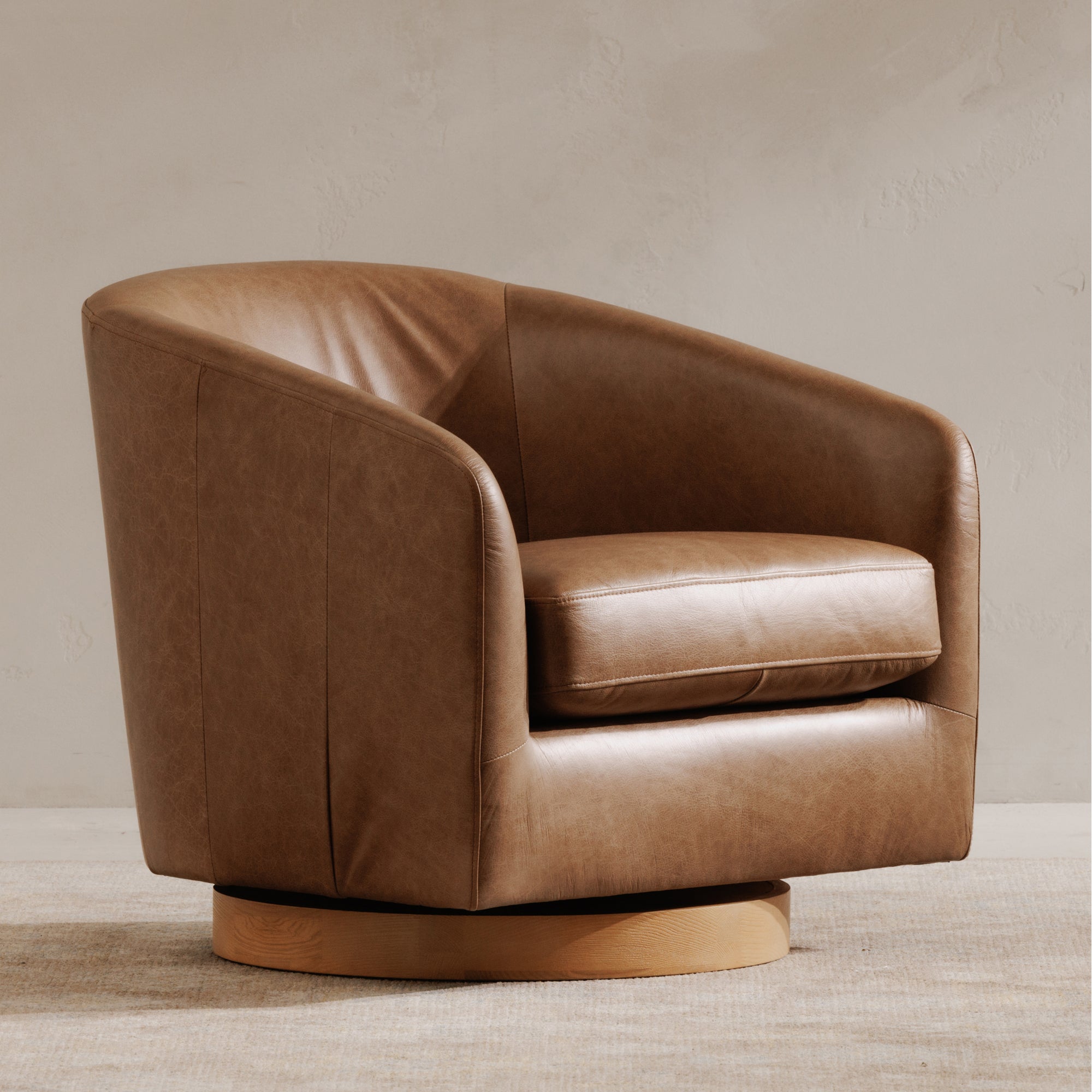Moes Oscy Leather Swivel Chair Tan KQ-1015-40-USA