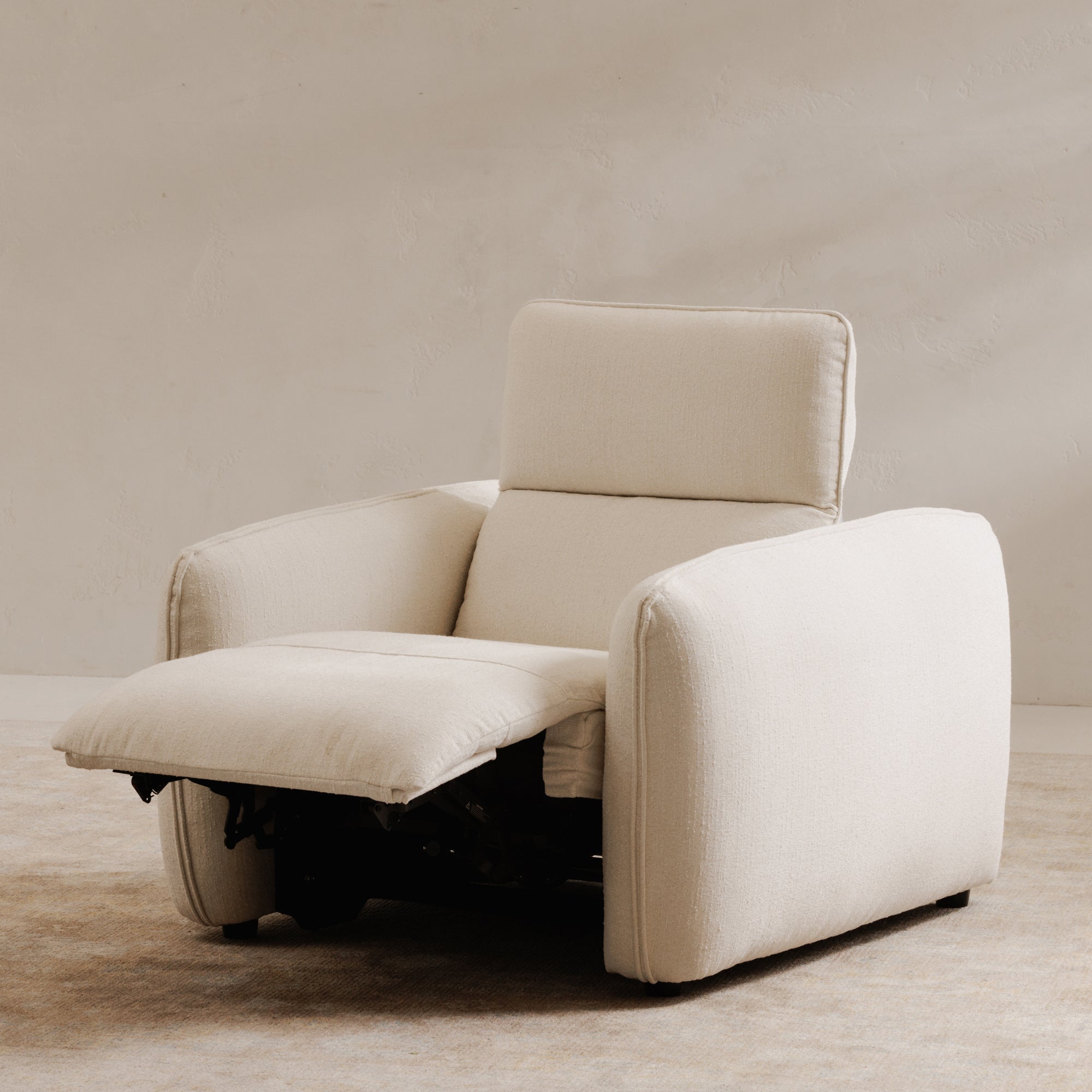 Moes Eli Power Recliner Chair Warm White KQ-1027-18-USA