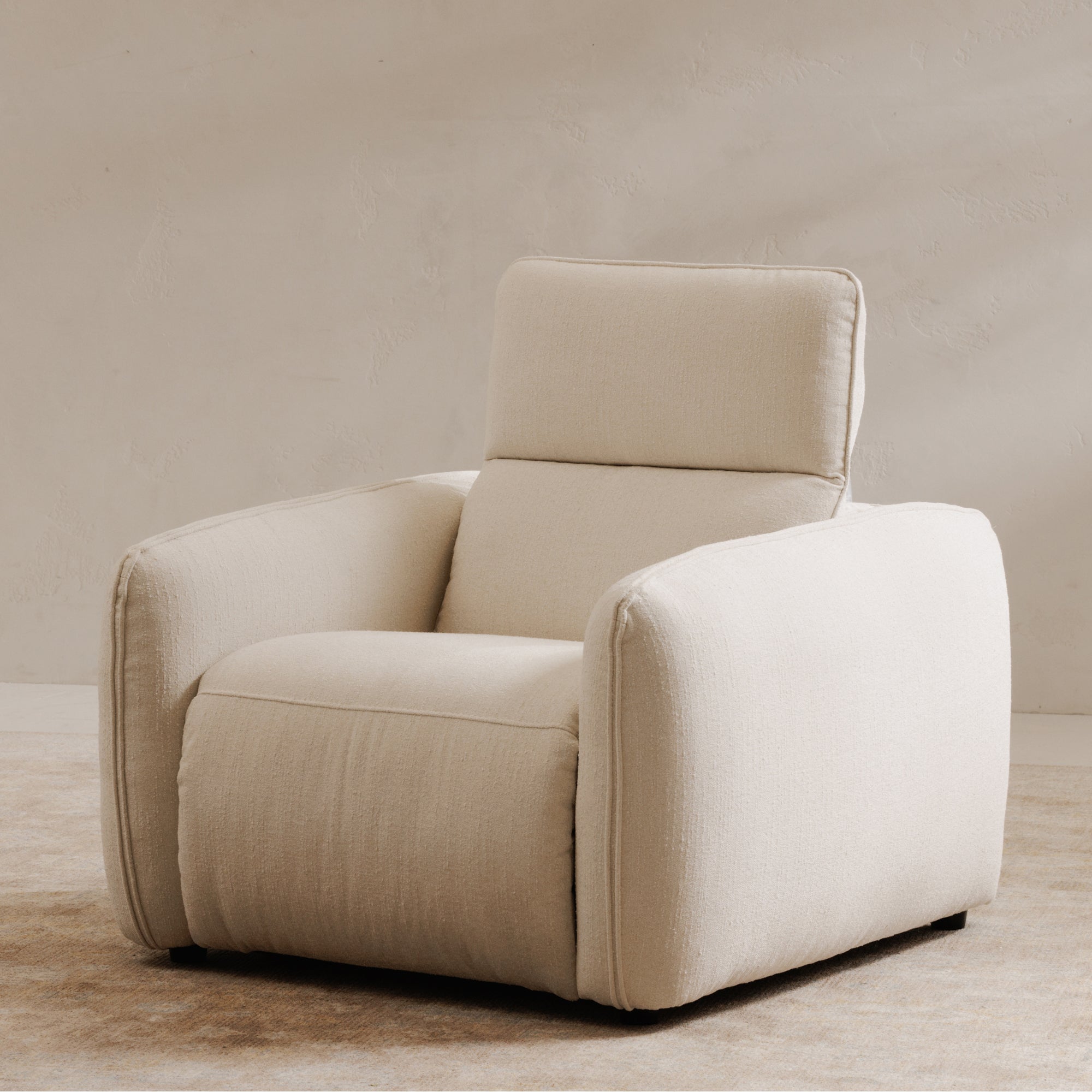 Moes Eli Power Recliner Chair Warm White KQ-1027-18-USA