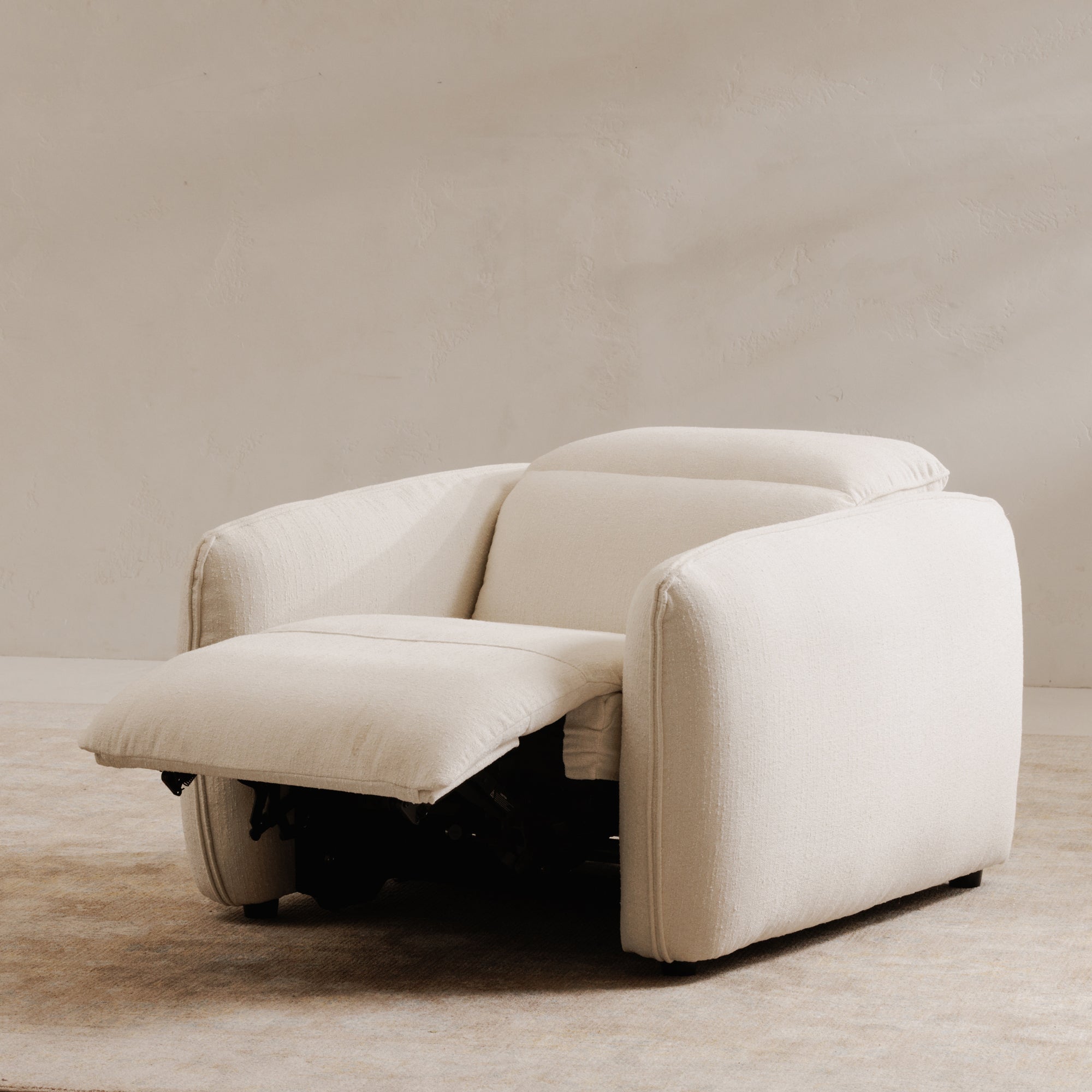 Moes Eli Power Recliner Chair Warm White KQ-1027-18-USA