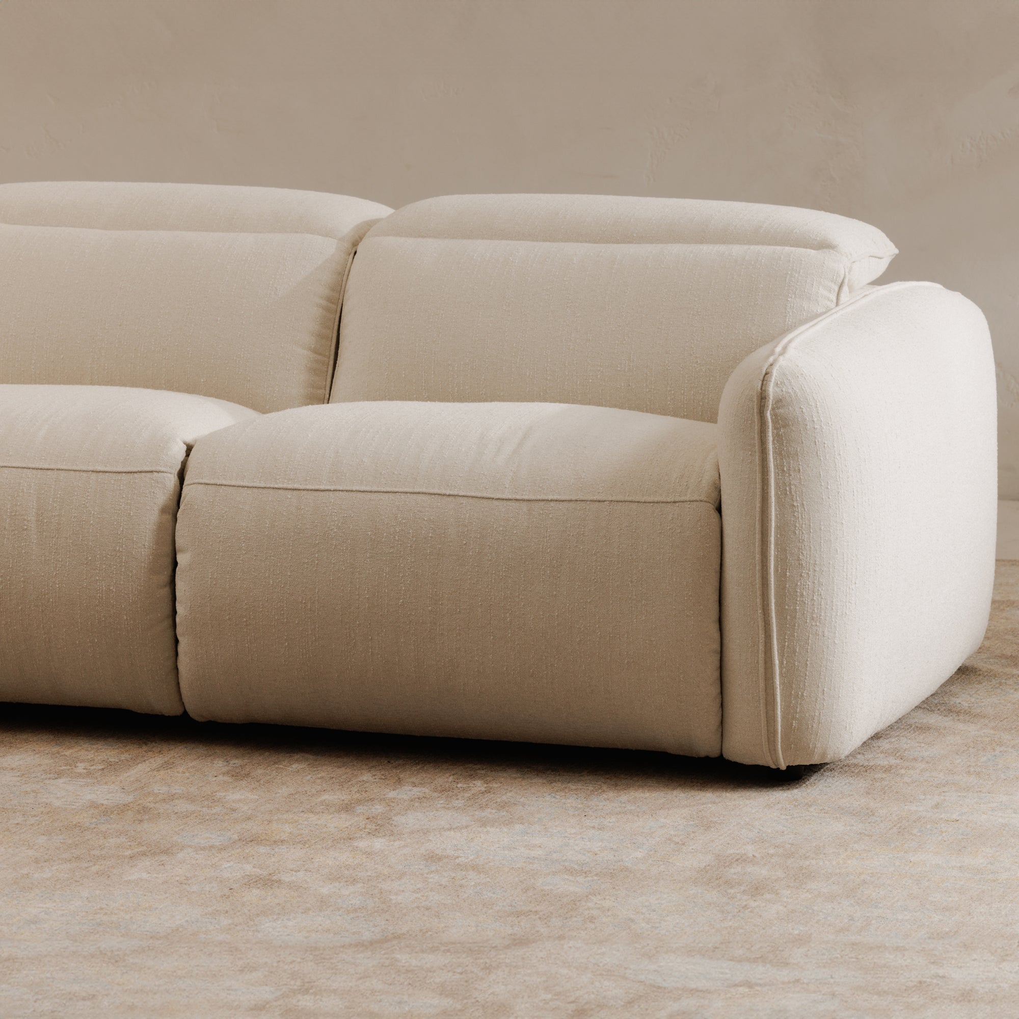 Moes Eli Power Recliner Sofa Warm White KQ-1028-18-USA