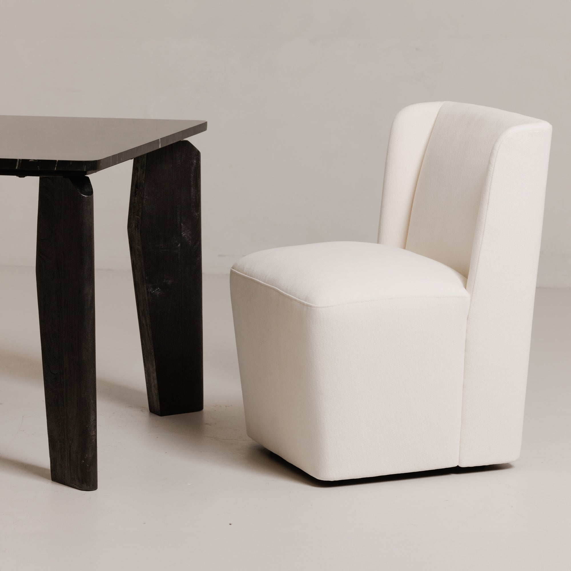 Moes Cormac Rolling Dining Chair Cream KQ-1035-05-USA