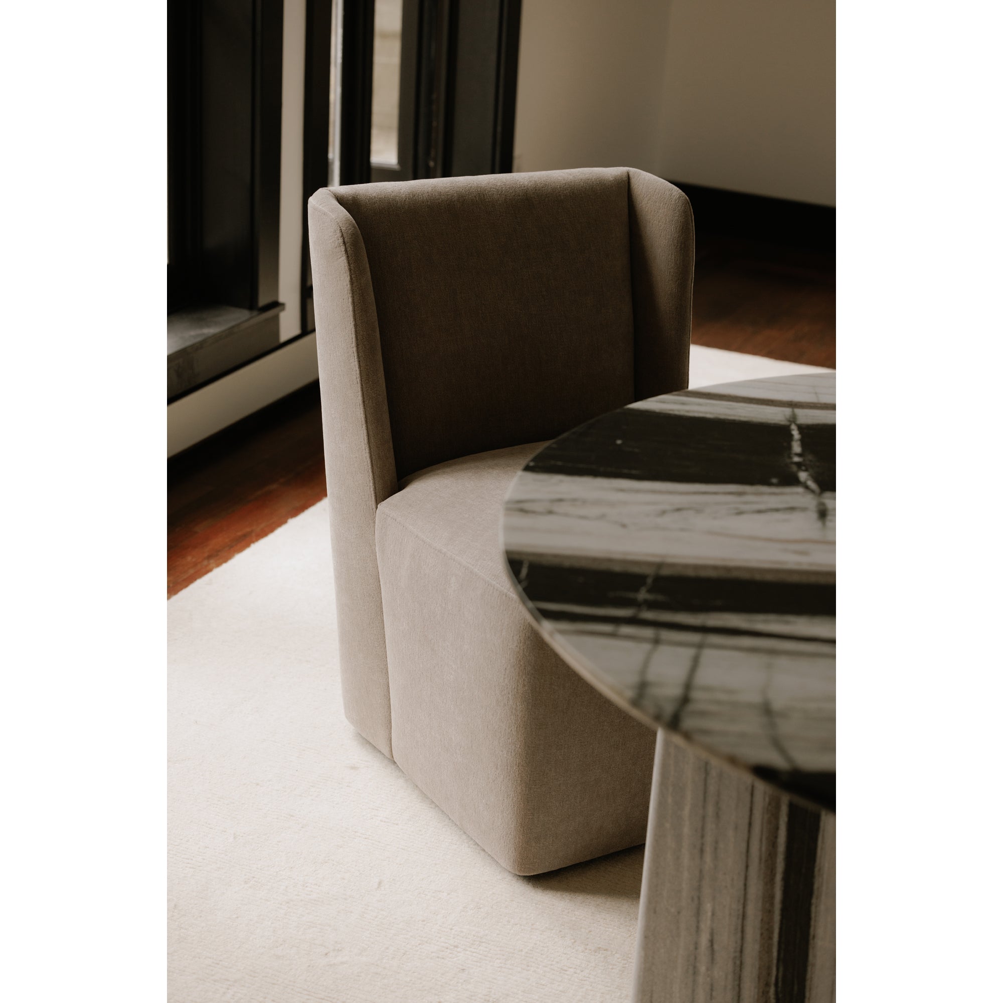 Moes Cormac Rolling Dining Chair Warm Sand KQ-1035-39-USA