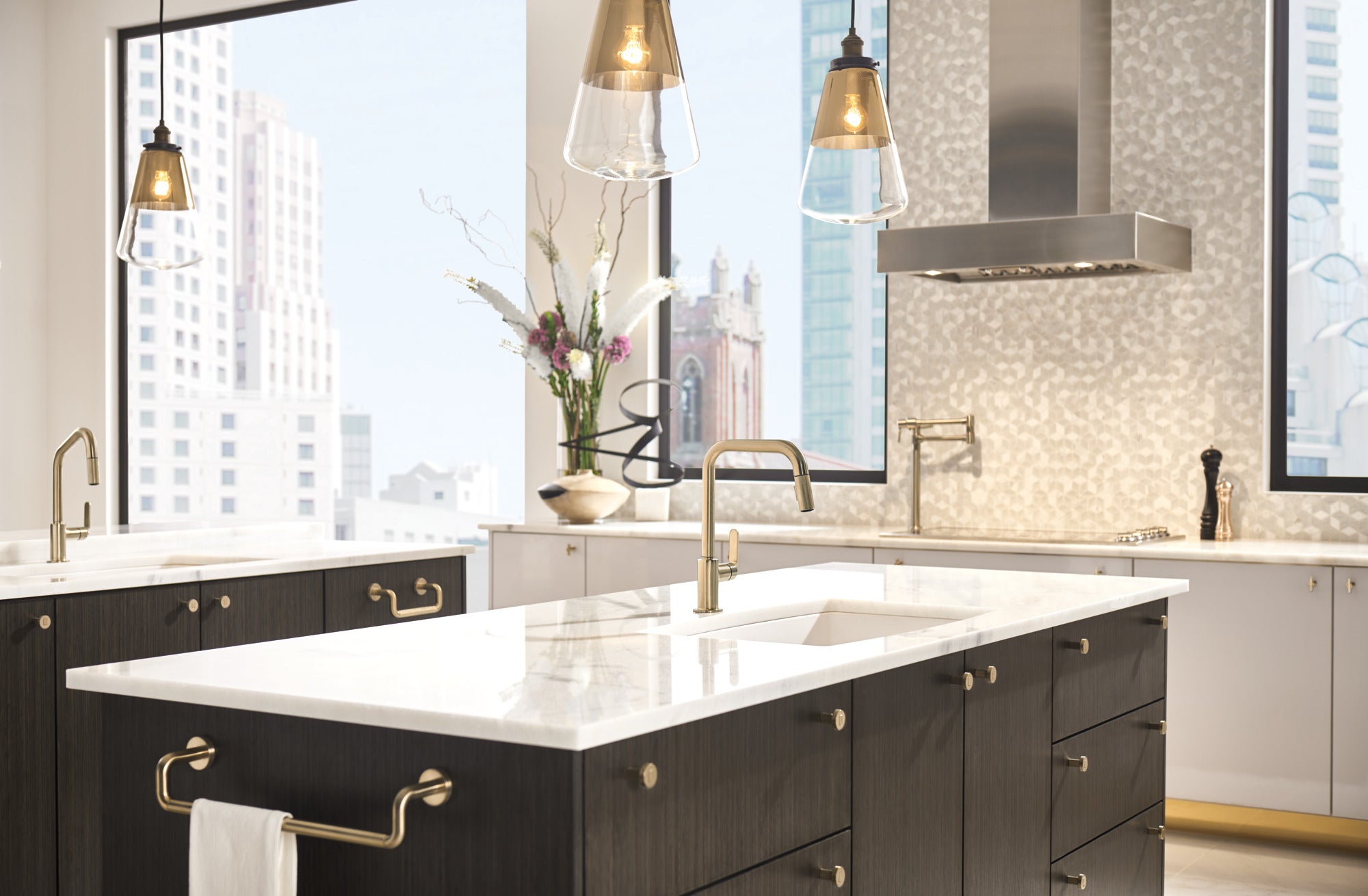 Brizo Litze® SmartTouch® Pull-Down Kitchen Faucet with Square Spout and Industrial Handle